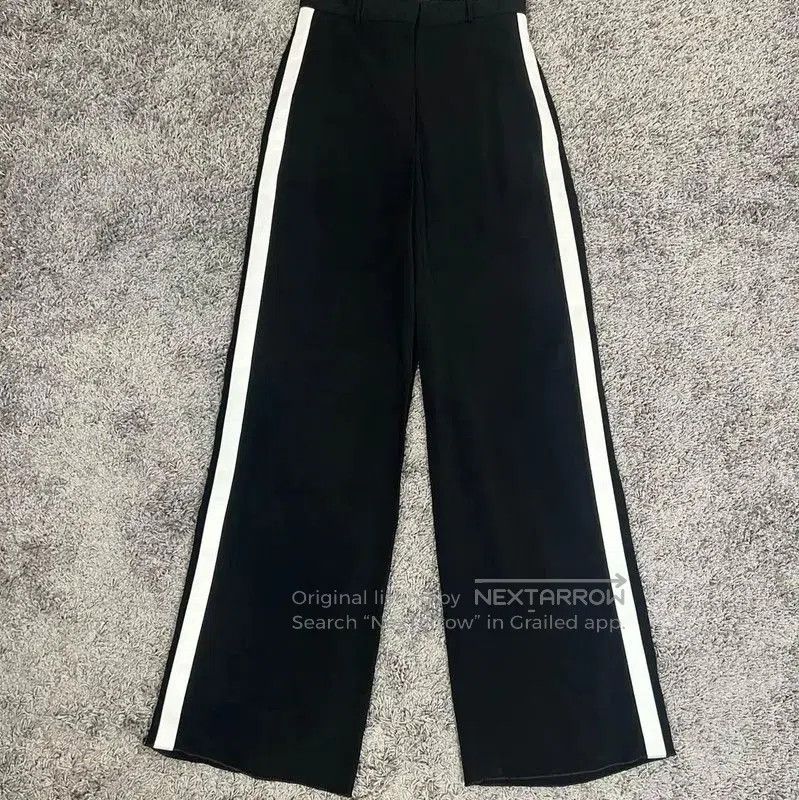 Other Burberry Women's Black Cotton Casual Pants. Size 27" / US 4 / IT 40 - 1 Thumbnail