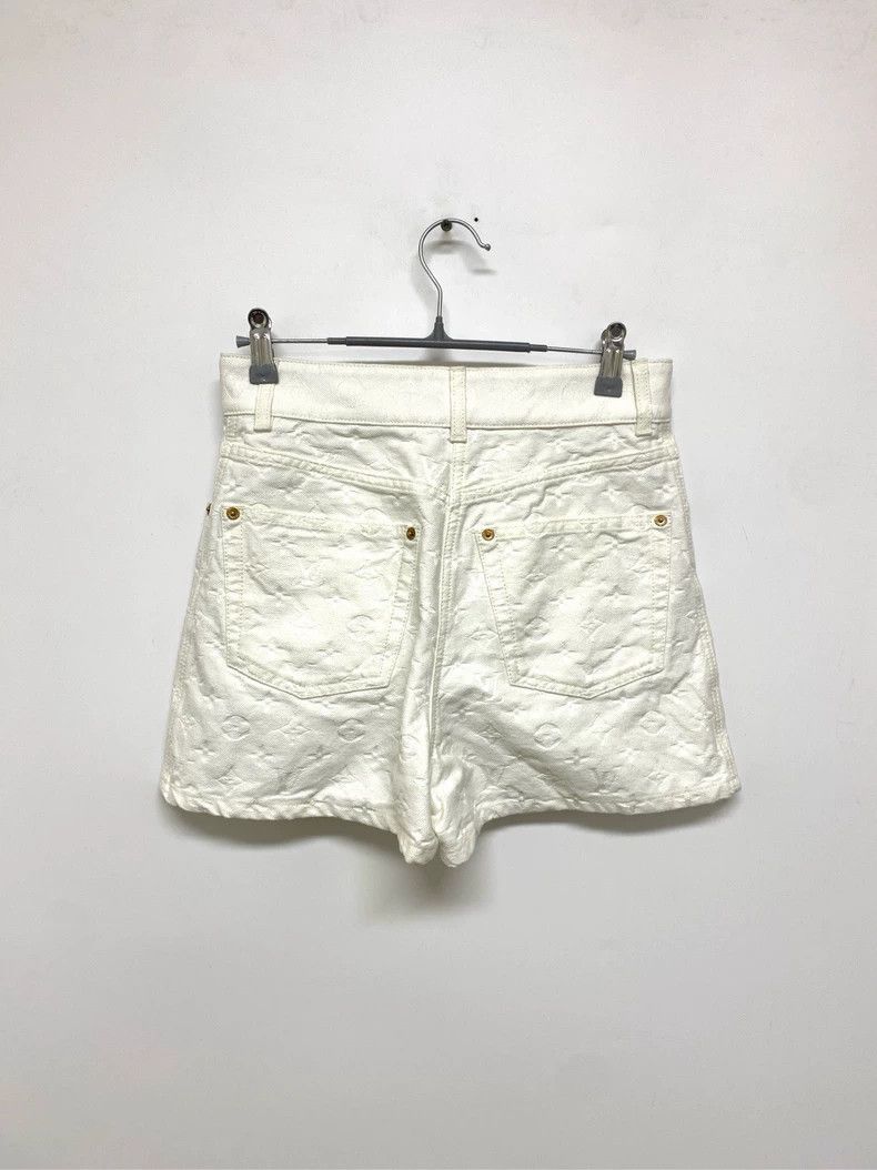 Louis Vuitton Louis Vuitton Dark embossed shorts 2503-Nextarrow Size US 34 / EU 50 - 2 Thumbnail