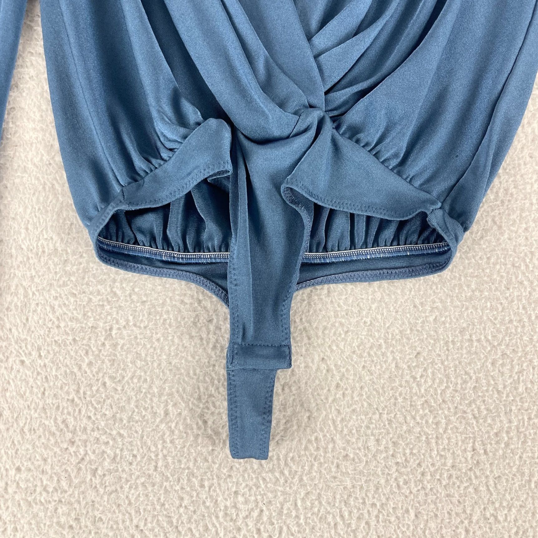 Free People Free People Bodysuit Shirt Women Small Blue Long Sleeve Deep V-Neck Pre-Owned Regular Fit Size S / US 4 / IT 40 - 7 Thumbnail