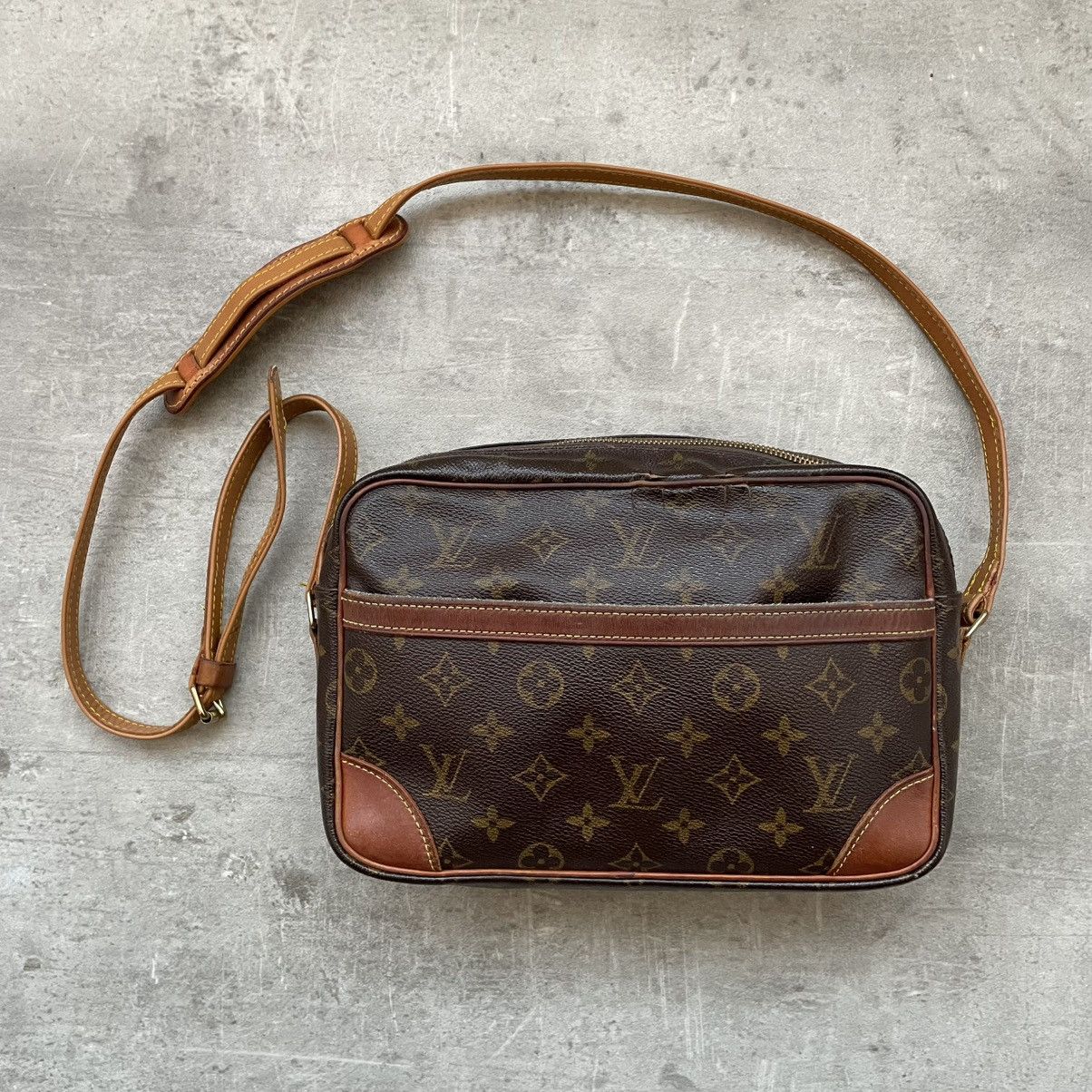 Designer × Louis Vuitton × Vintage Louis Vuitton Trocadero 23 Monogram Crossbody Celebrity Worn Size ONE SIZE - 1 Thumbnail