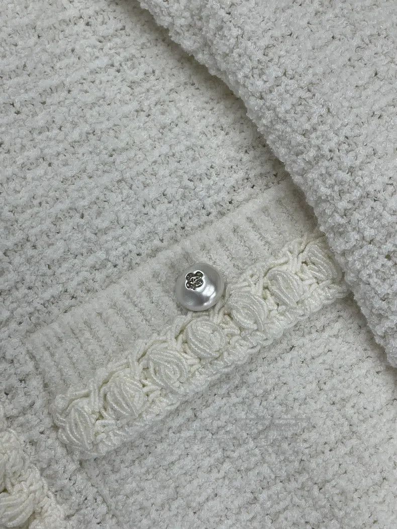 Chanel Chanel 25P popular white doll collar pearl diamond button Size S / US 4 / IT 40 - 3 Thumbnail