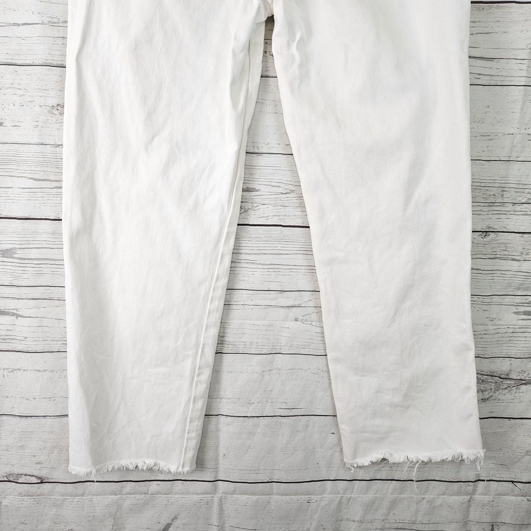 Veronica Beard **Veronica Beard Women's Size 27 White Crop Jean** User: **Veronica Beard Women's White Size 27 Crop Jean** Size 27" / US 4 / IT 40 - 5 Thumbnail