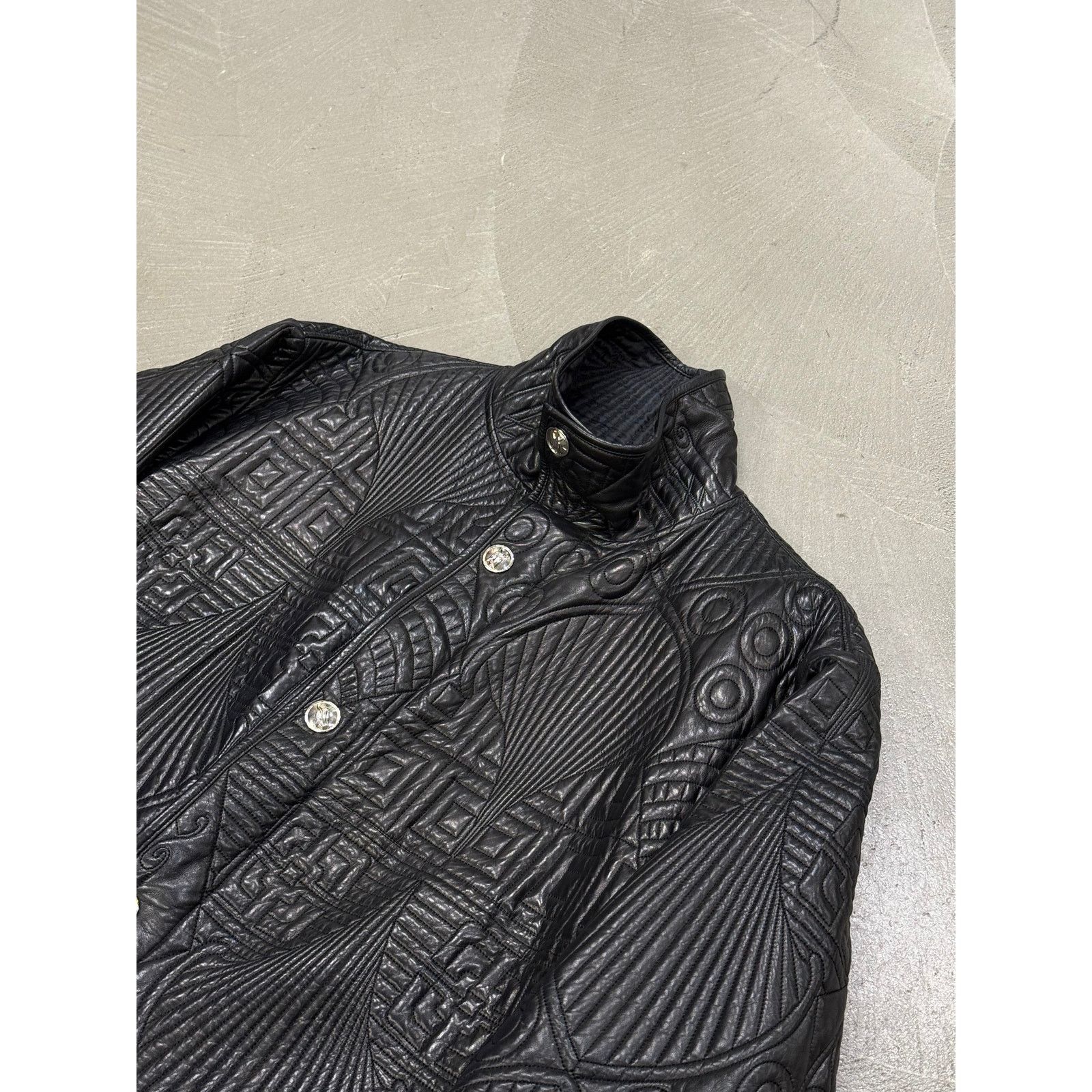 Versace A/W1990 Gianni Versace embossed leather coat Size US L / EU 52-54 / 3 - 3 Thumbnail