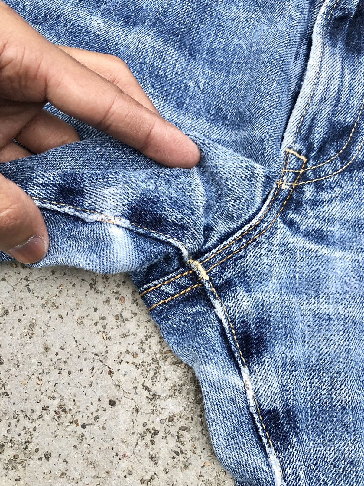 Uniqlo SELVEDGE REDLINE DISTRESSED JEANS Size US 30 / EU 46 - 4 Thumbnail