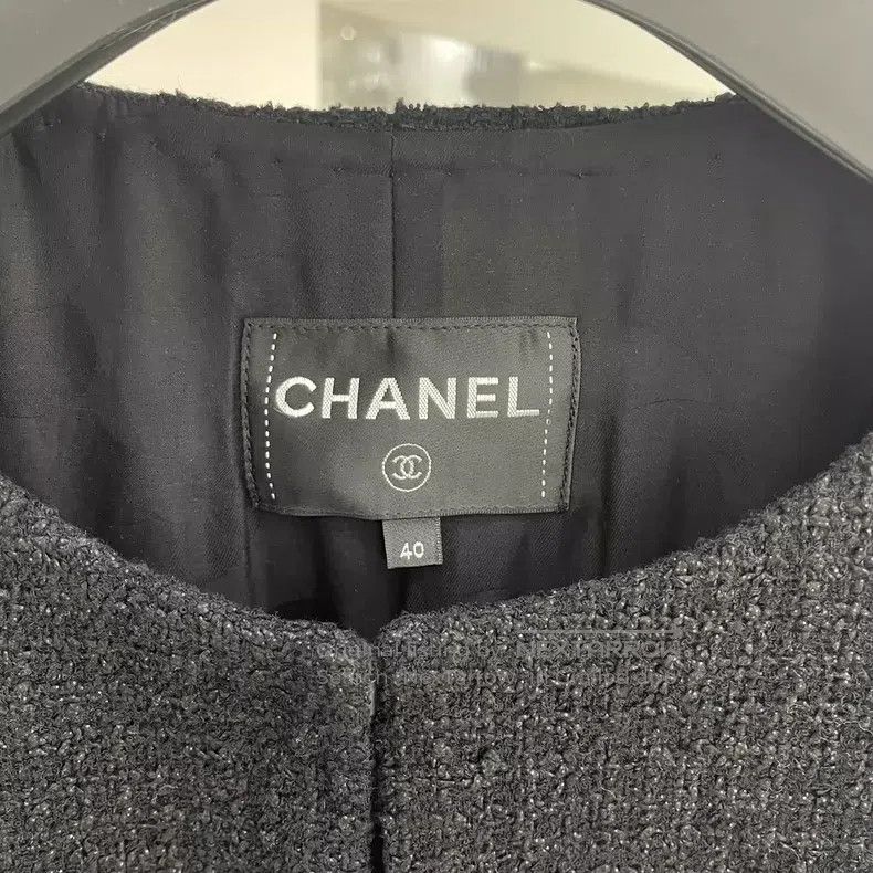 Chanel Chanel Black CC round-neck jacket Size S / US 4 / IT 40 - 3 Thumbnail