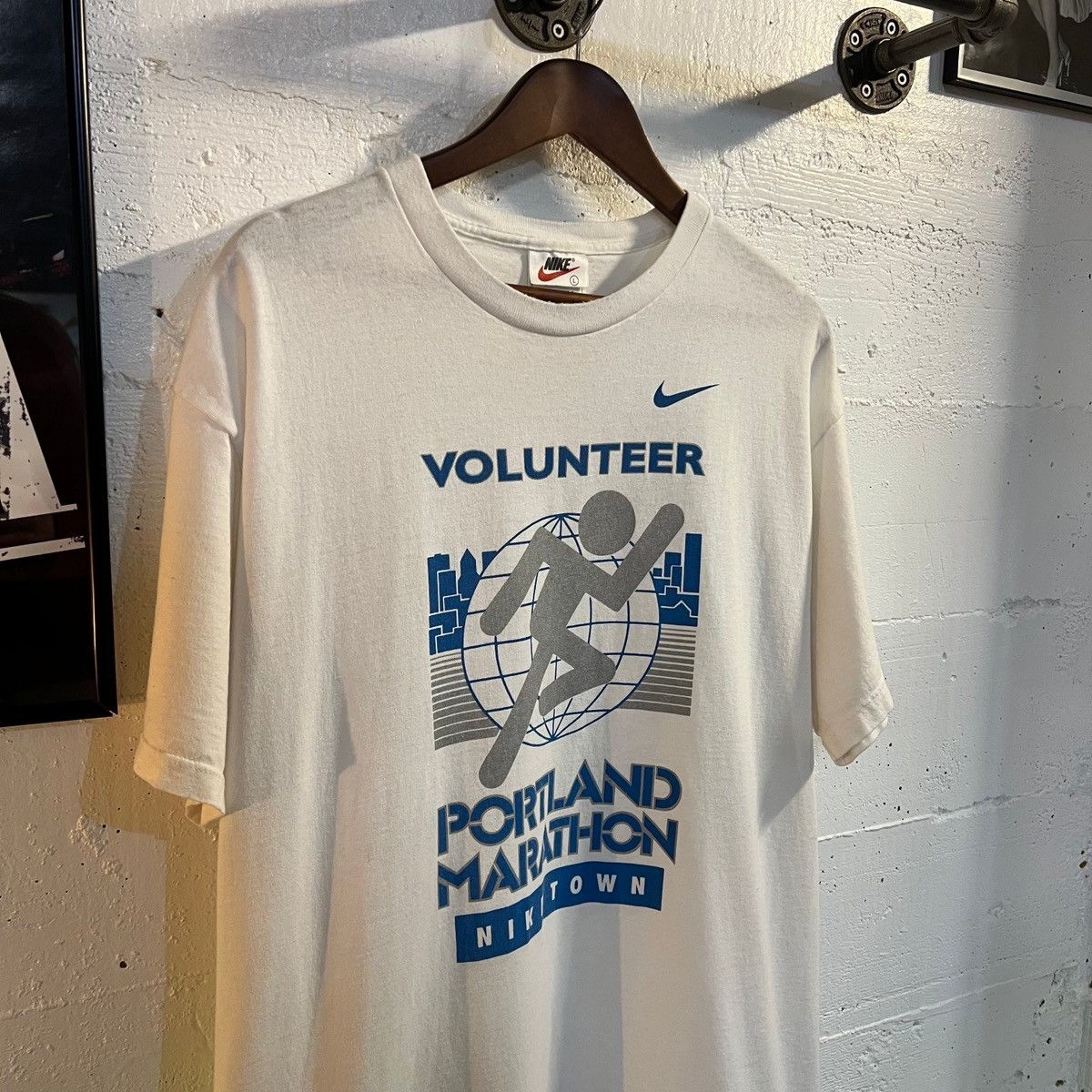 Nike Vintage Nike Volunteer Portland Marathon Nike Town T-Shirt L Size US L / EU 52-54 / 3 - 2 Thumbnail