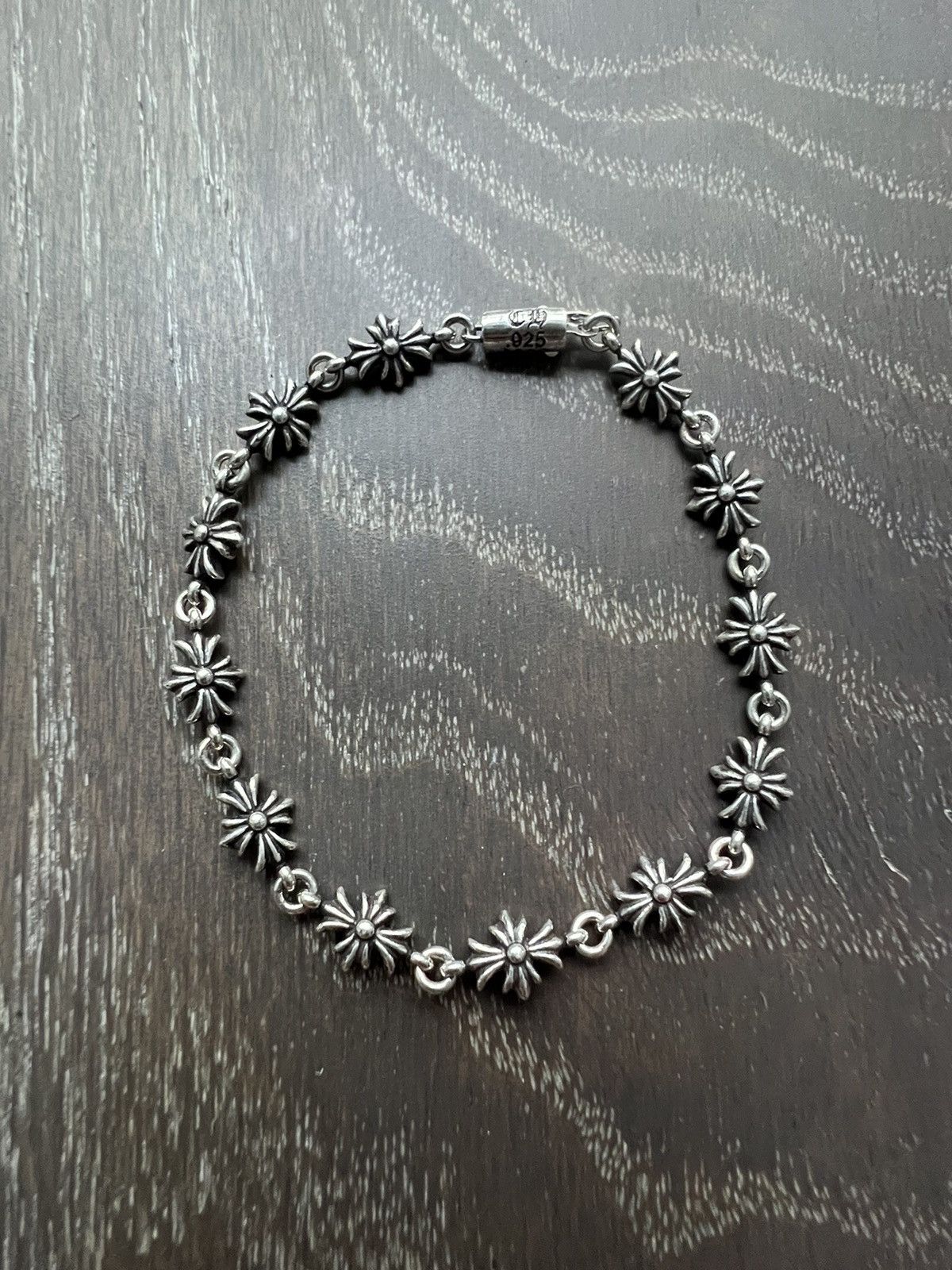 Tiny E Cross Bracelet 12 Links