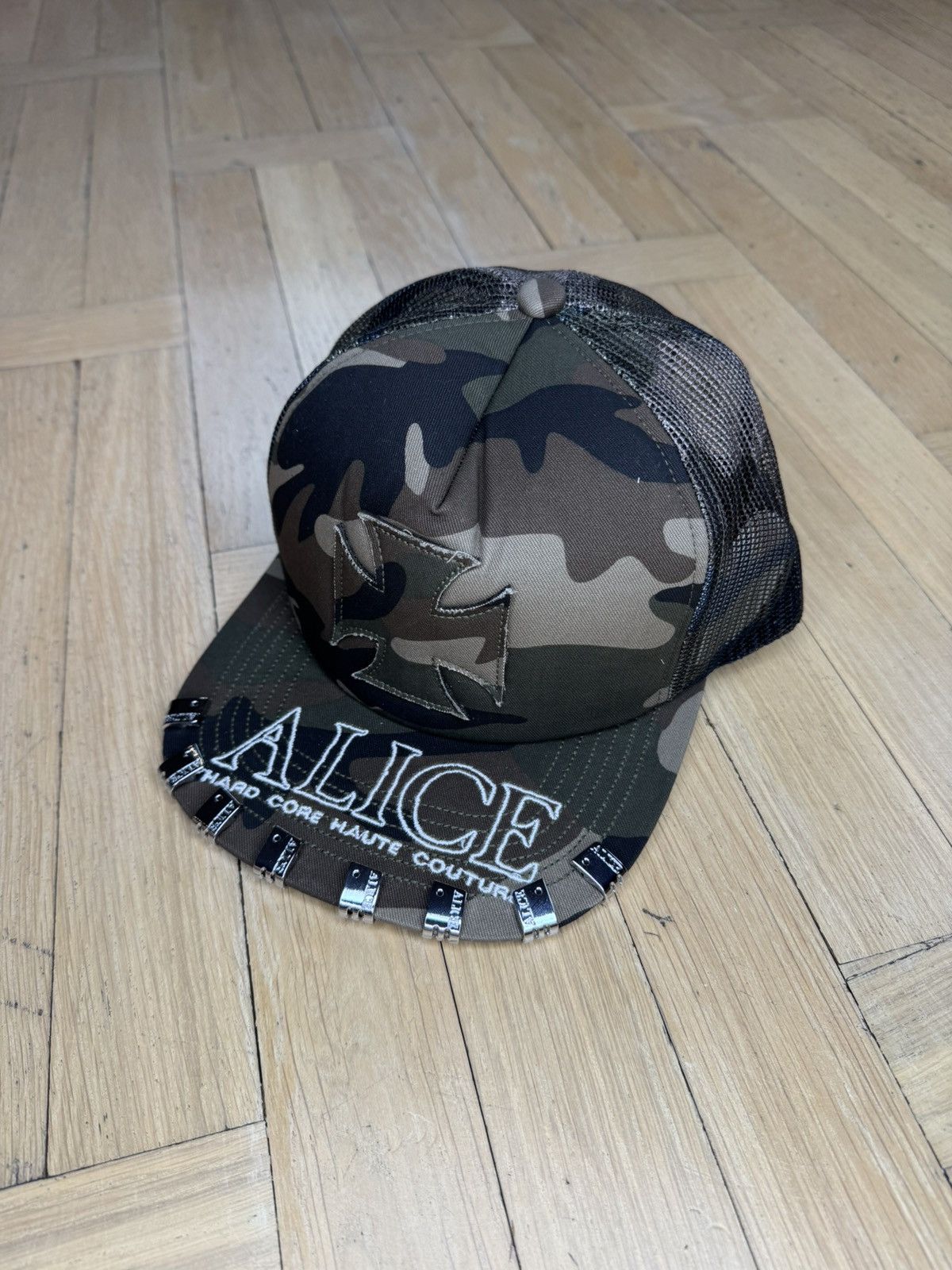 帽子 ALICE HOLLYWOODMOTO COUTURE CAP / CAMO ALICE HOLLYWOOD FW25 MOTO COUTURE CAP / CAMO - NUBIAN