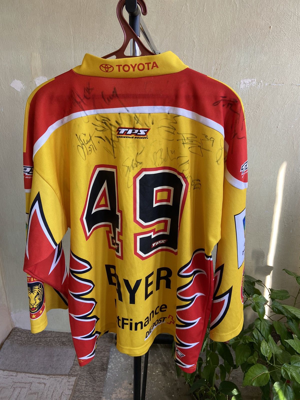 NHL SCL Tiger Langnau Switzerland NFL hockey Bauer Size US M / EU 48-50 / 2 - 8 Thumbnail