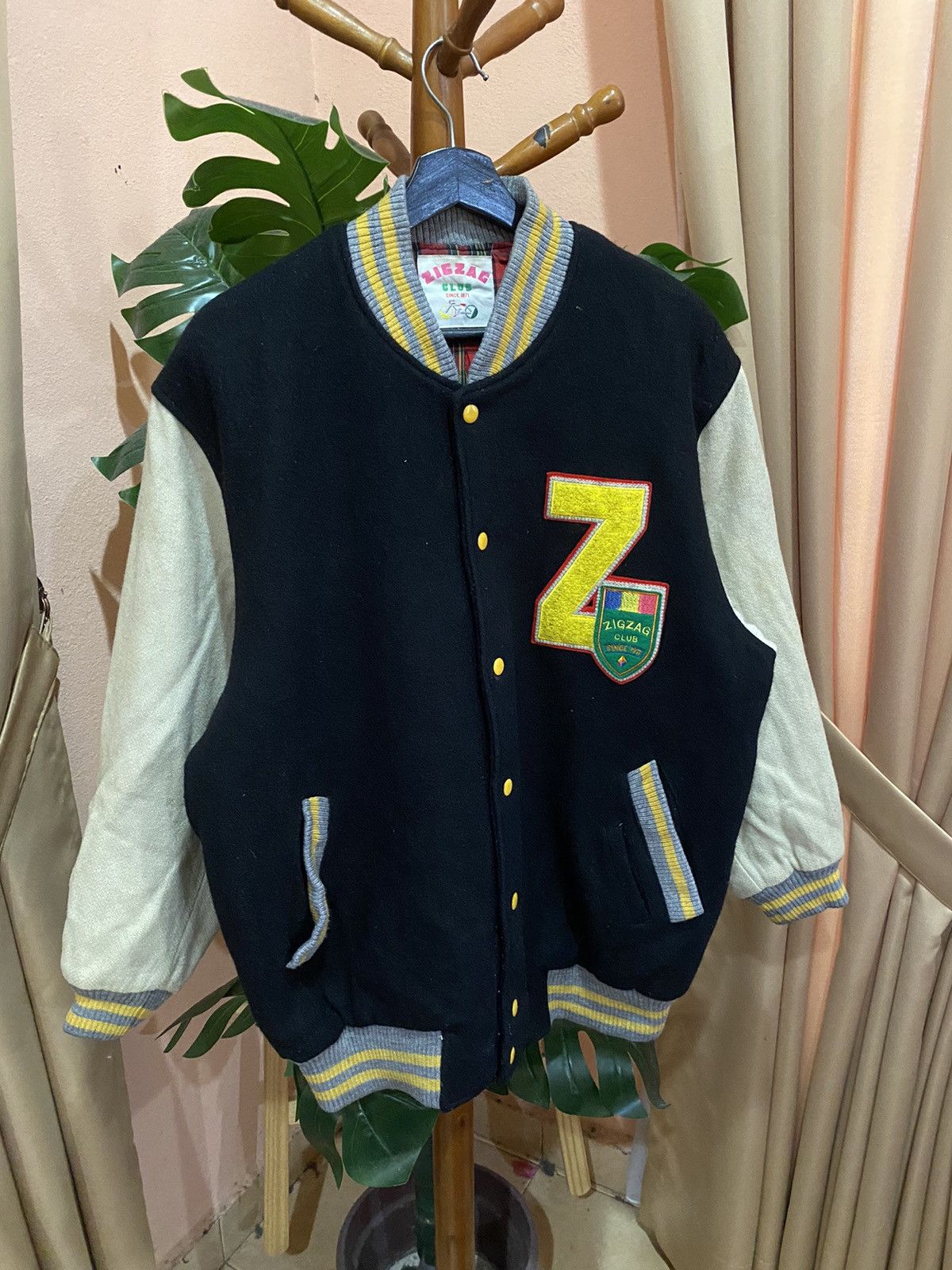 Japanese Brand Vintage Zigzag Club Varsity Jacket Retro Letterman Jacket Size US L / EU 52-54 / 3 - 3 Thumbnail