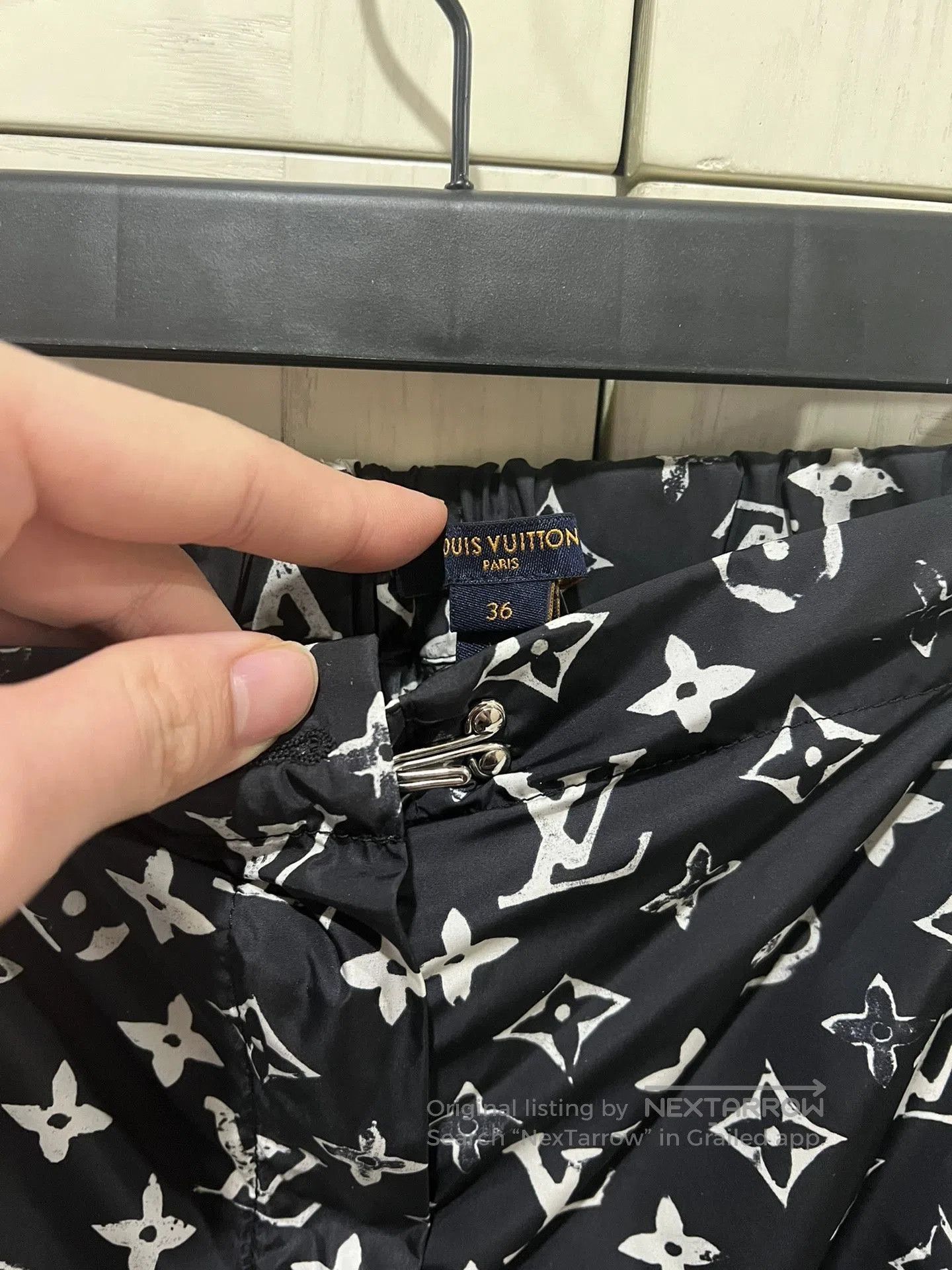 Louis Vuitton louis vuitton black logo sweatpants for men. Size US 36 / EU 52 - 2 Thumbnail