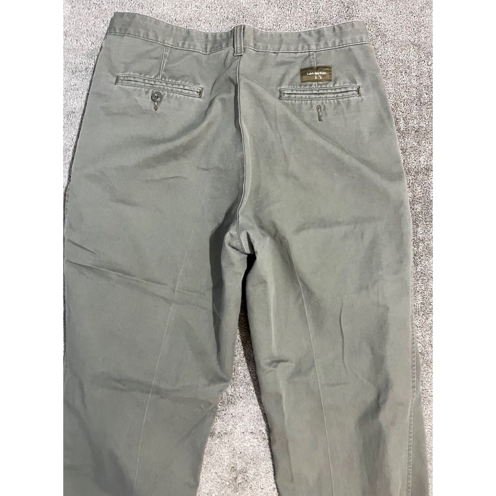 Calvin Klein VINTAGE Calvin Klein Pleated Gray Solid Mens Dress Pants 36x32 Chino Wool Canvas 90s Structured Cuffed Regular Mens Pants Dress Size US 36 / EU 52 - 2 Thumbnail