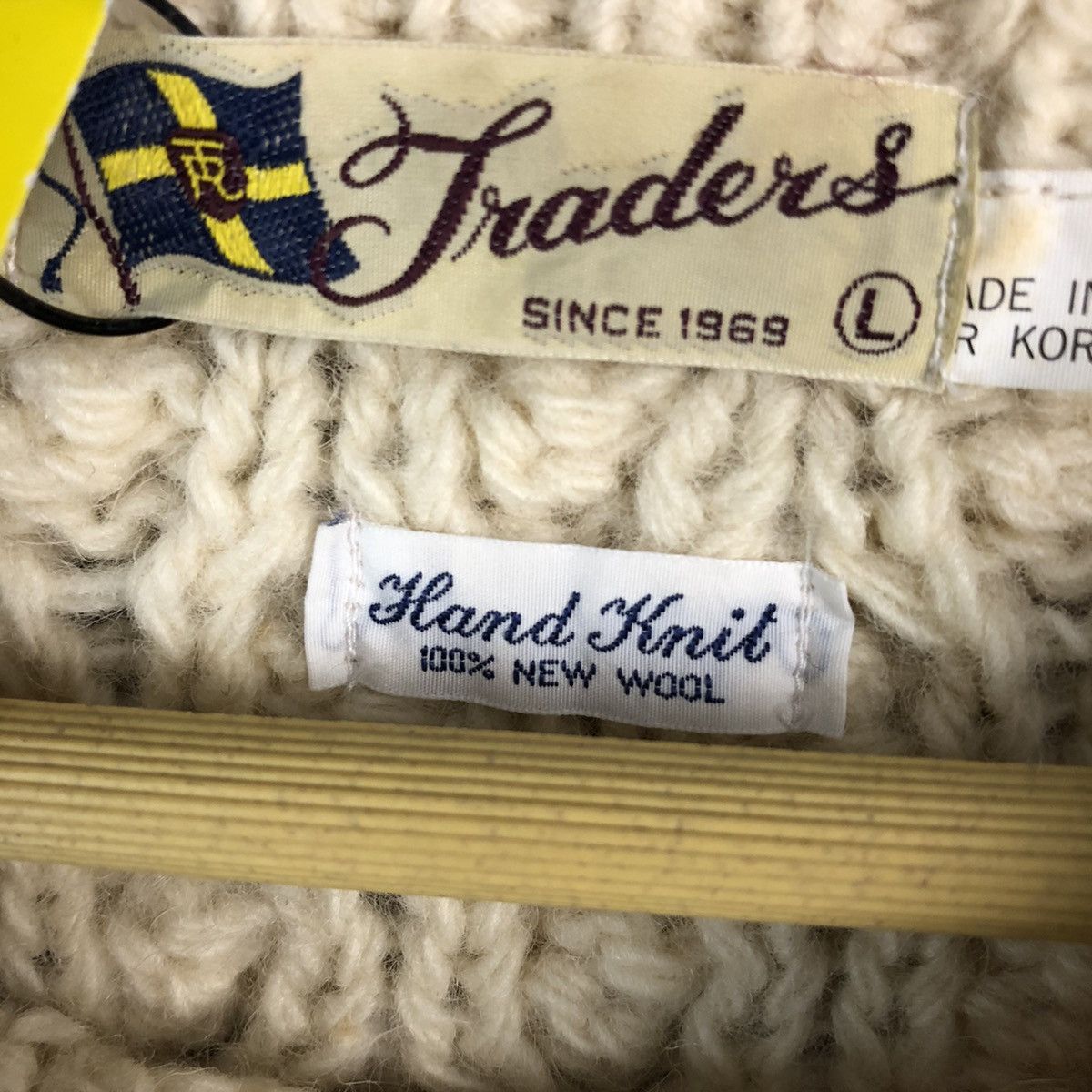 Japanese Brand Traders White Hand knit cable Knitwear #A2285 Size US L / EU 52-54 / 3 - 11 Thumbnail