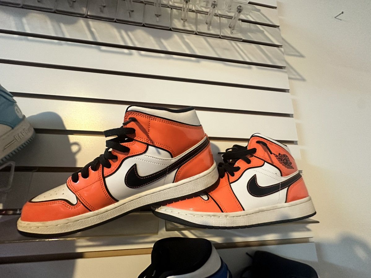 Nike Jordan 1 mid Size US 10 / EU 43 - 1 Thumbnail