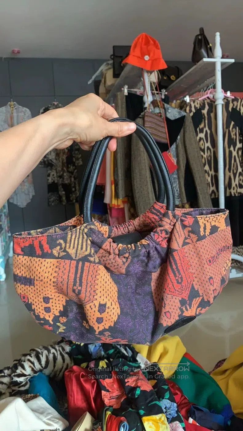 Vivienne Westwood Vivienne Westwood size os Medieval Pattern Handbag Hallowee Size ONE SIZE - 1 Thumbnail