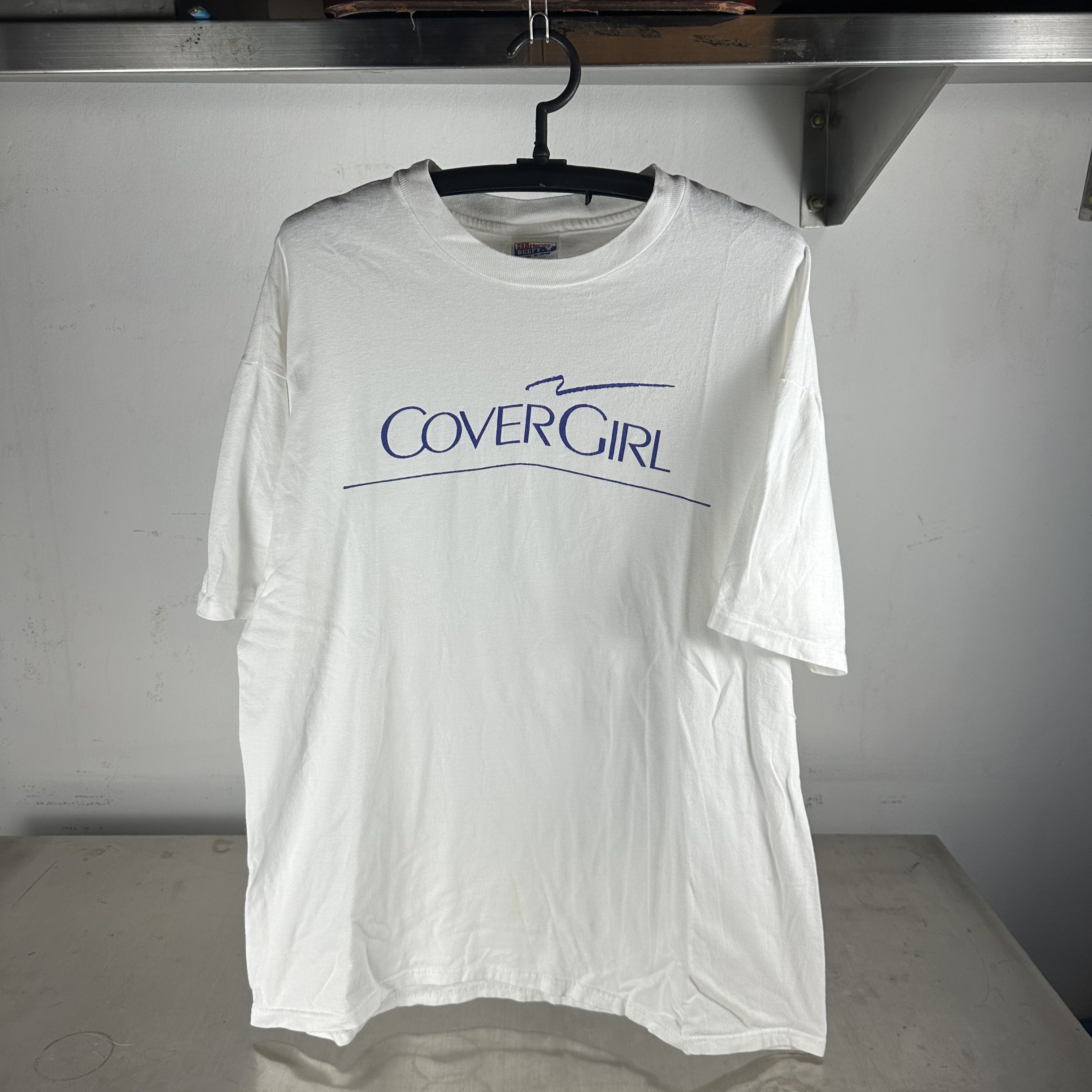 Vintage Vintage 90s Covergirl Magazine Logo Typography T-Shirt Size US XL / EU 56 / 4 - 1 Thumbnail
