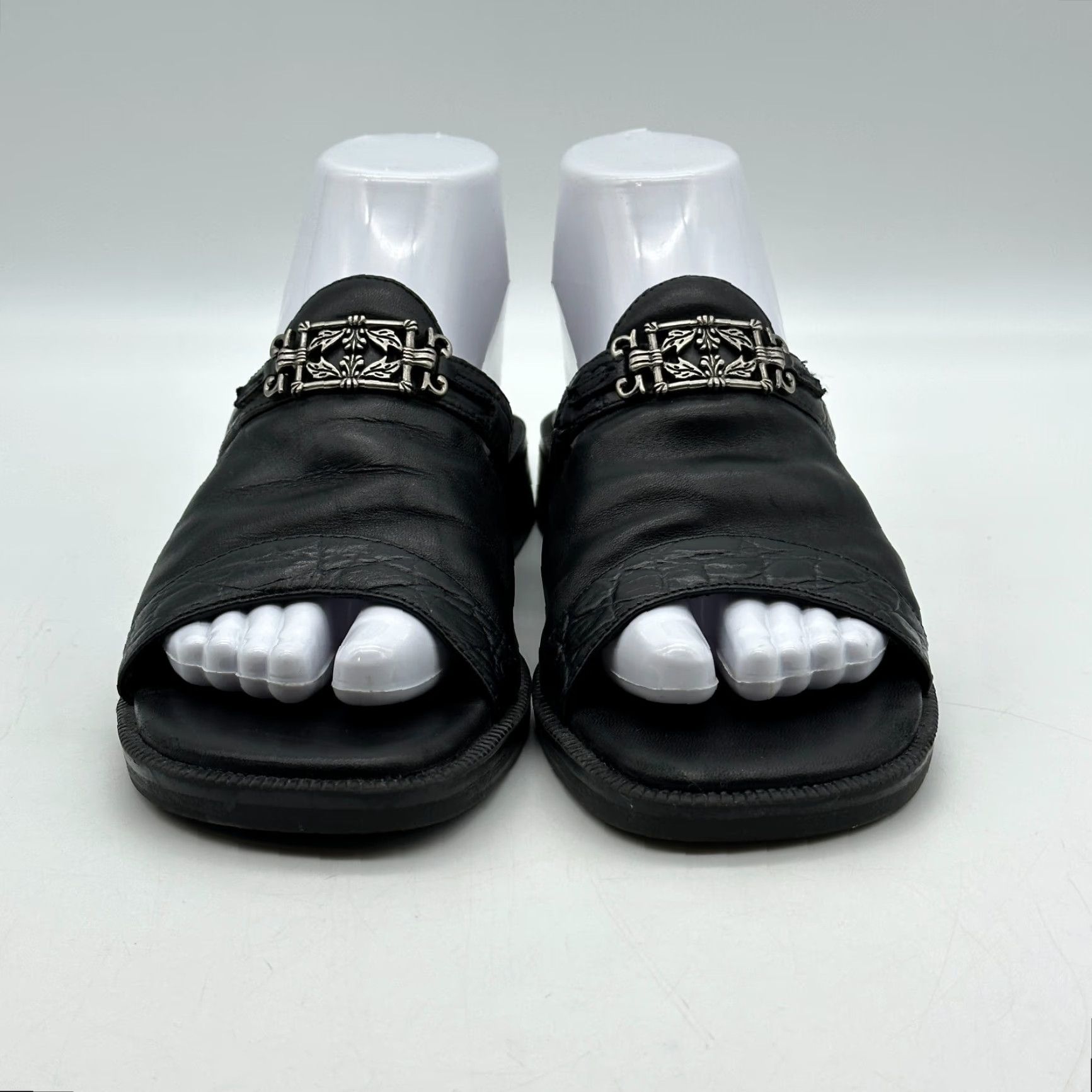 Minnetonka Minnetonka Silverthorne Women's Sandal 7 Black Leather Slip On Slide Sandal - Vintage? No. 5540 - Casual Travel Outdoor Womens Shoes Size US 7 / IT 37 - 6 Thumbnail