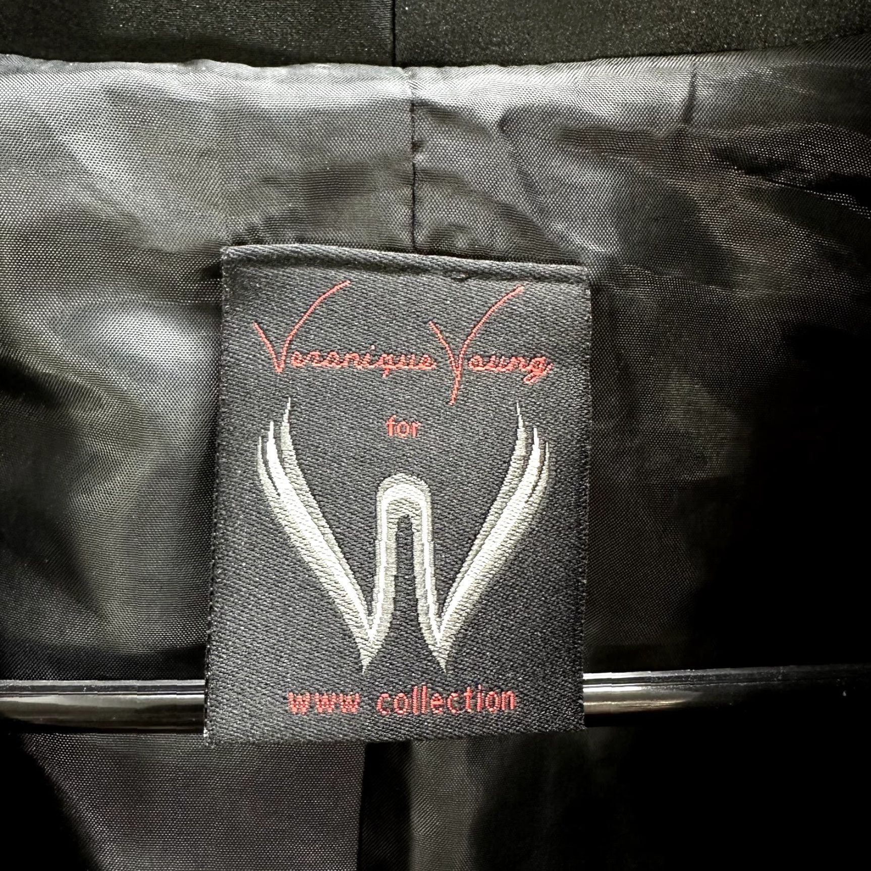 Velvet VINTAGE Veronique Young for W Collection Black Velvet Velour Jacket Gothic Sz 2 Women’s Velvet Jacket Gothic Woman XS? Size XS / US 0-2 / IT 36-38 - 3 Thumbnail