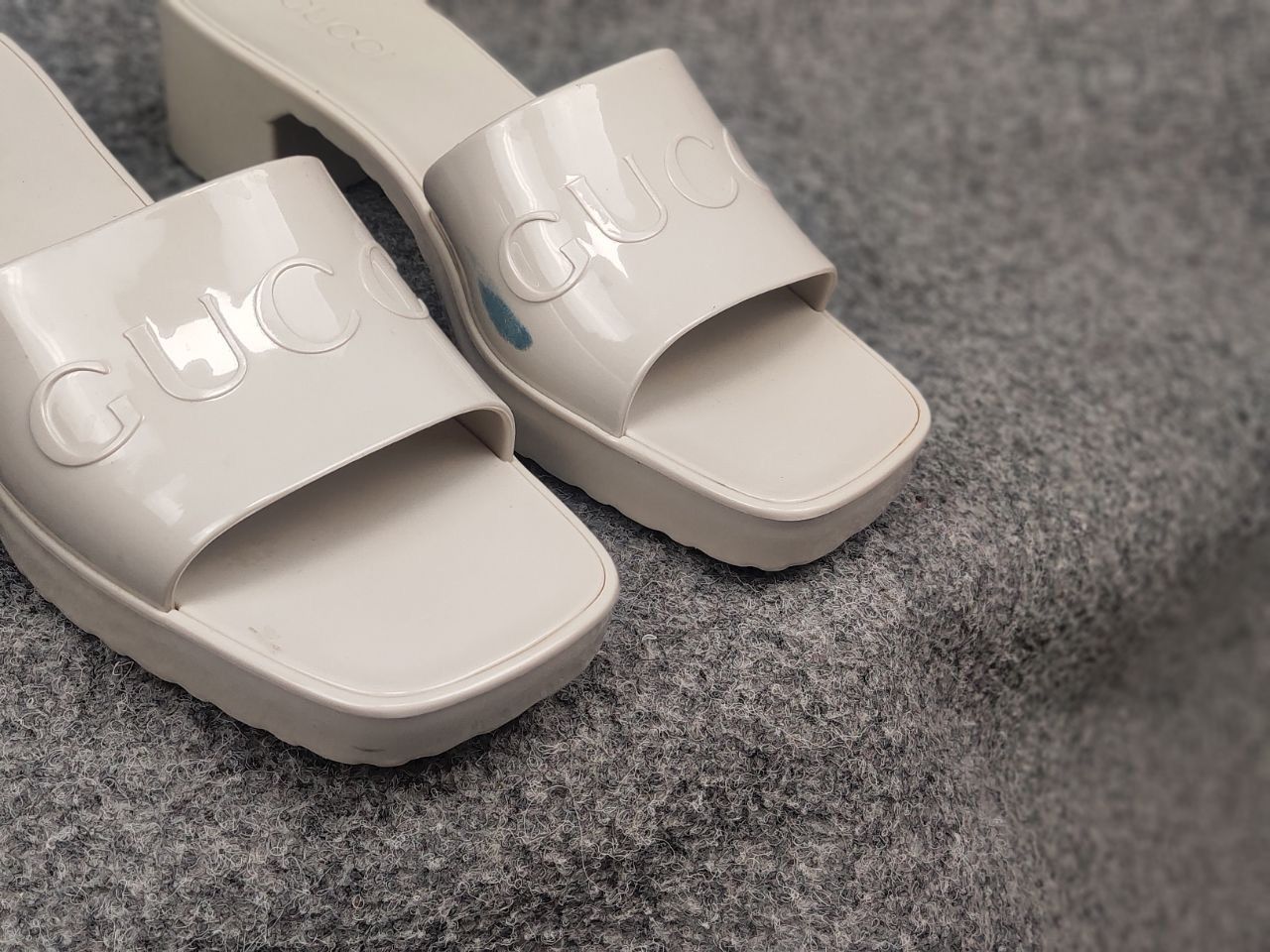 Gucci Gucci Rubber Logo Platform Slide Sandal Mystic White Mules Size US 11 / IT 41 - 19 Thumbnail