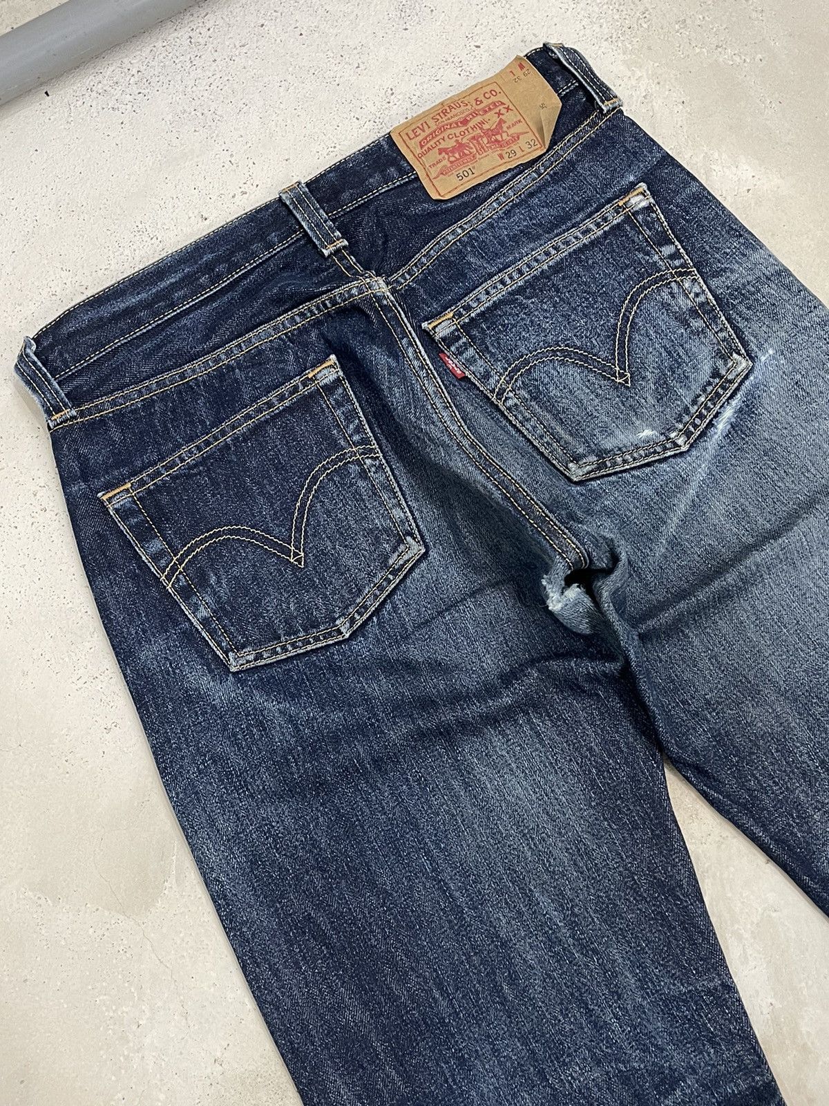 Levi's Levis 501 Straight Leg Buttonfly Dark Denim Distressed Size US 29 - 14 Thumbnail