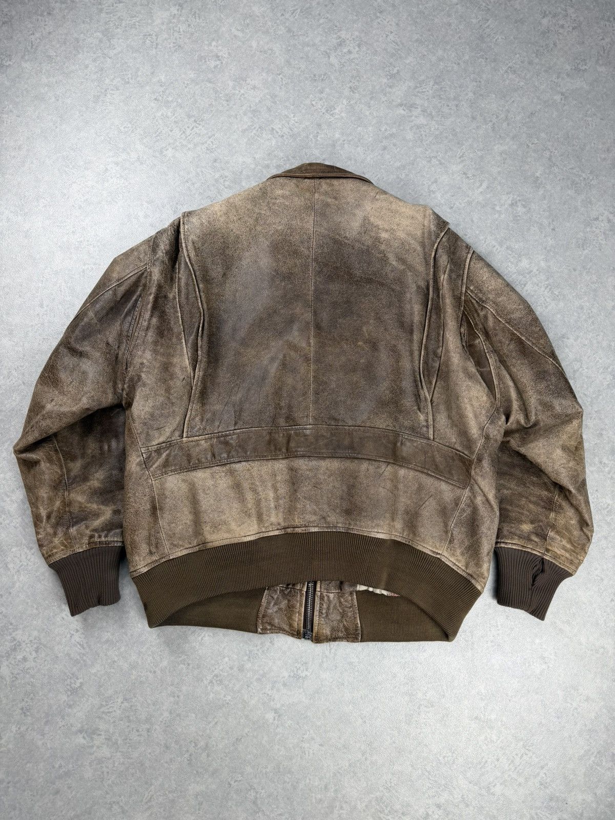 Vintage Vintage Traders A-2 Distressed Leather Flight Jacket Size 54 Size US L / EU 52-54 / 3 - 17 Thumbnail