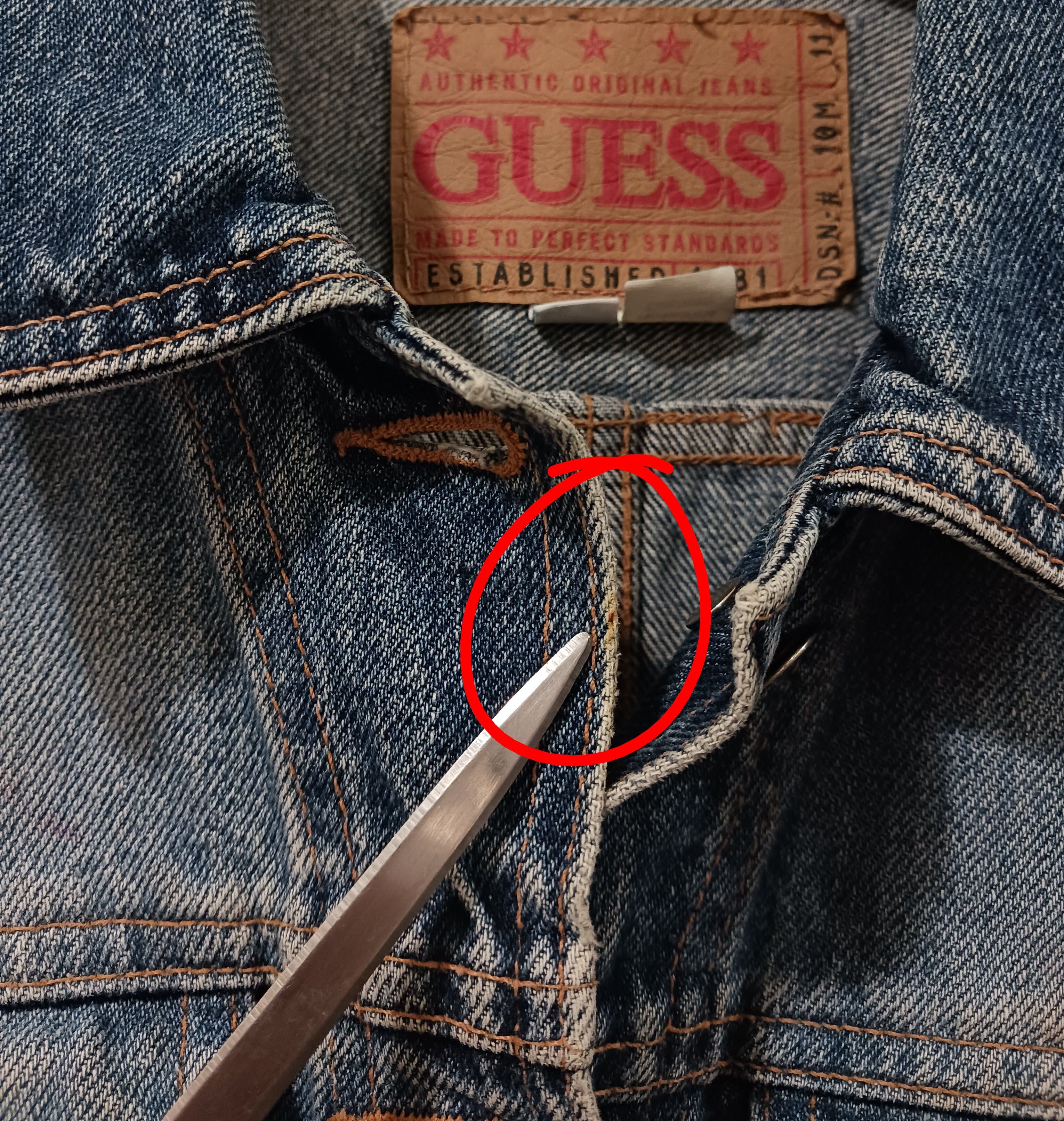 Guess Guess Vintage 2000s Button Front Denim Trucker Jean Jacket Size L / US 10 / IT 46 - 18 Thumbnail
