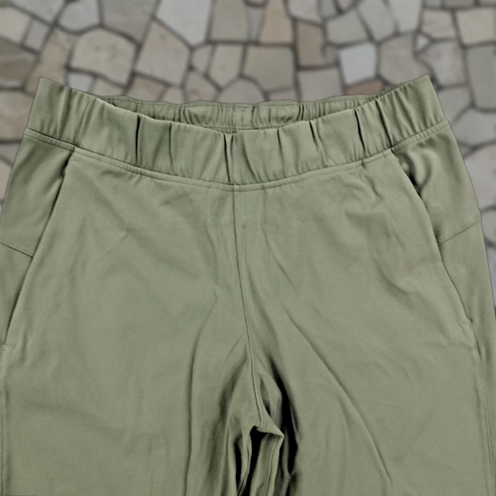 Lululemon Lululemon Pants Womens 6 Green Luxtreme Slim Fit Pull On Mid Rise Cropped Yoga Size 28" / US 6 / IT 42 - 1 Thumbnail