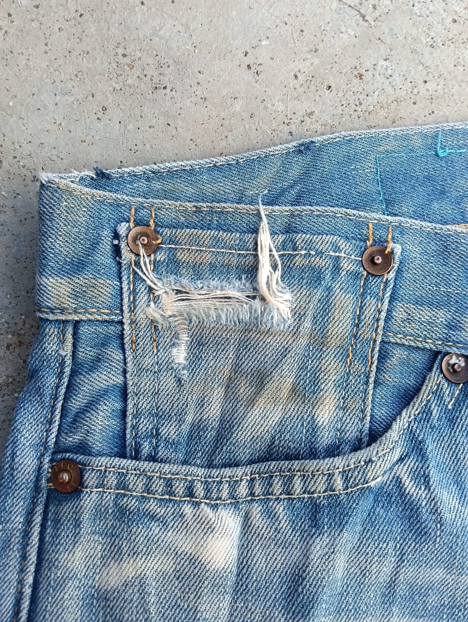 Levi's Distressed Levi's 501 big E selvedge made in Japan. Size US 34 / EU 50 - 9 Thumbnail