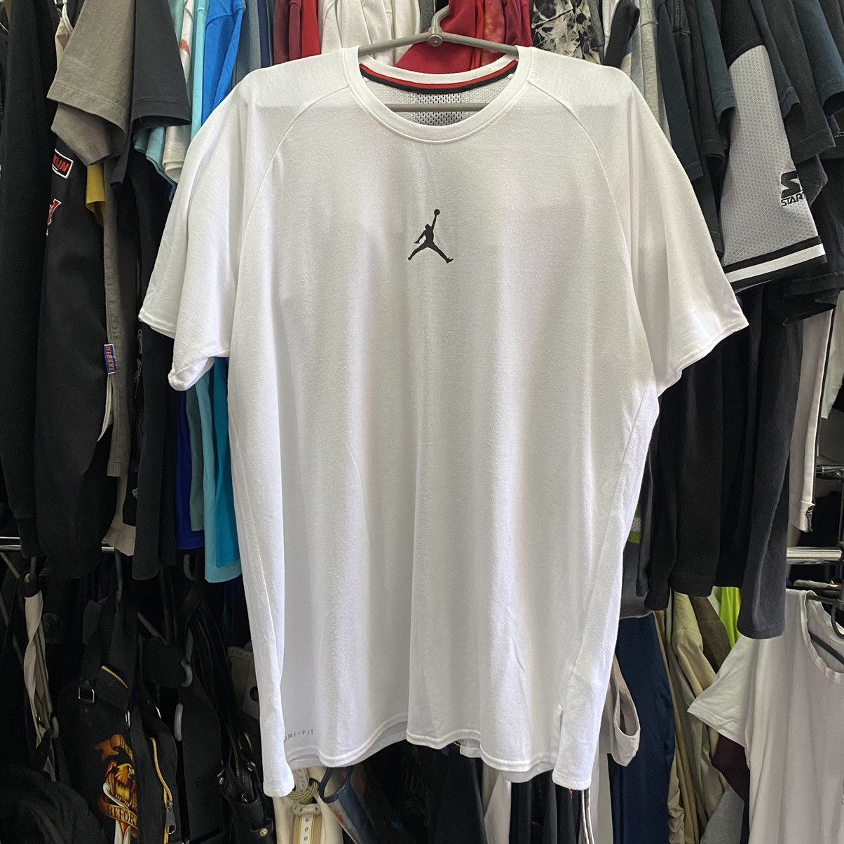 Jordan Brand Men’s Nike Air Jordan Centre logo Sportwear tee Size US L / EU 52-54 / 3 - 1 Thumbnail