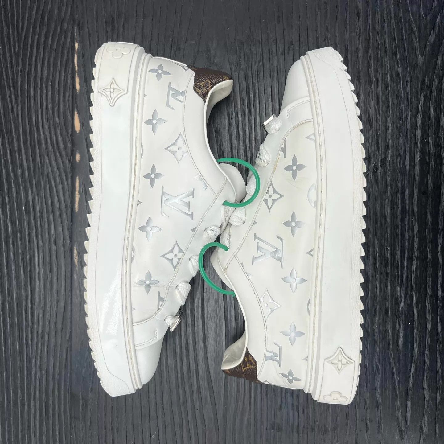 Louis Vuitton LV Time Out Silver/White All Over 38.5 MINT Size US 8 / IT 38 - 5 Thumbnail