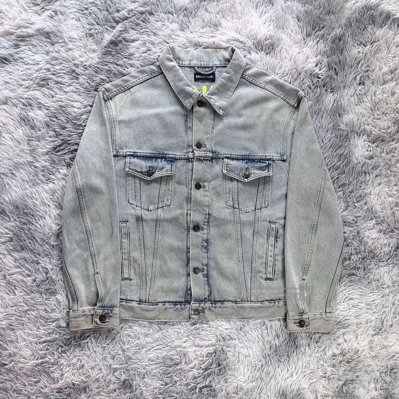 Balenciaga Balenciaga Yellow alphabet logo denim jacket Size US M / EU 48-50 / 2 - 1 Thumbnail