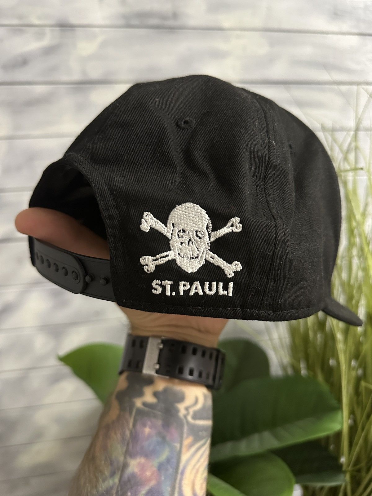 New Era Rare Cap ST. Pauli Skull Kopf Hat Y2K Soccer Size ONE SIZE - 3 Thumbnail
