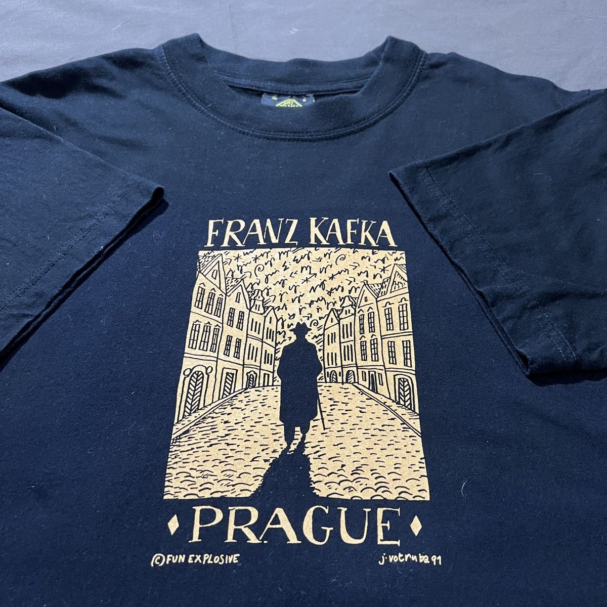 Vintage Vintage Franz Kafka Prague Art Tee Shirt Size US S / EU 44-46 / 1 - 1 Thumbnail