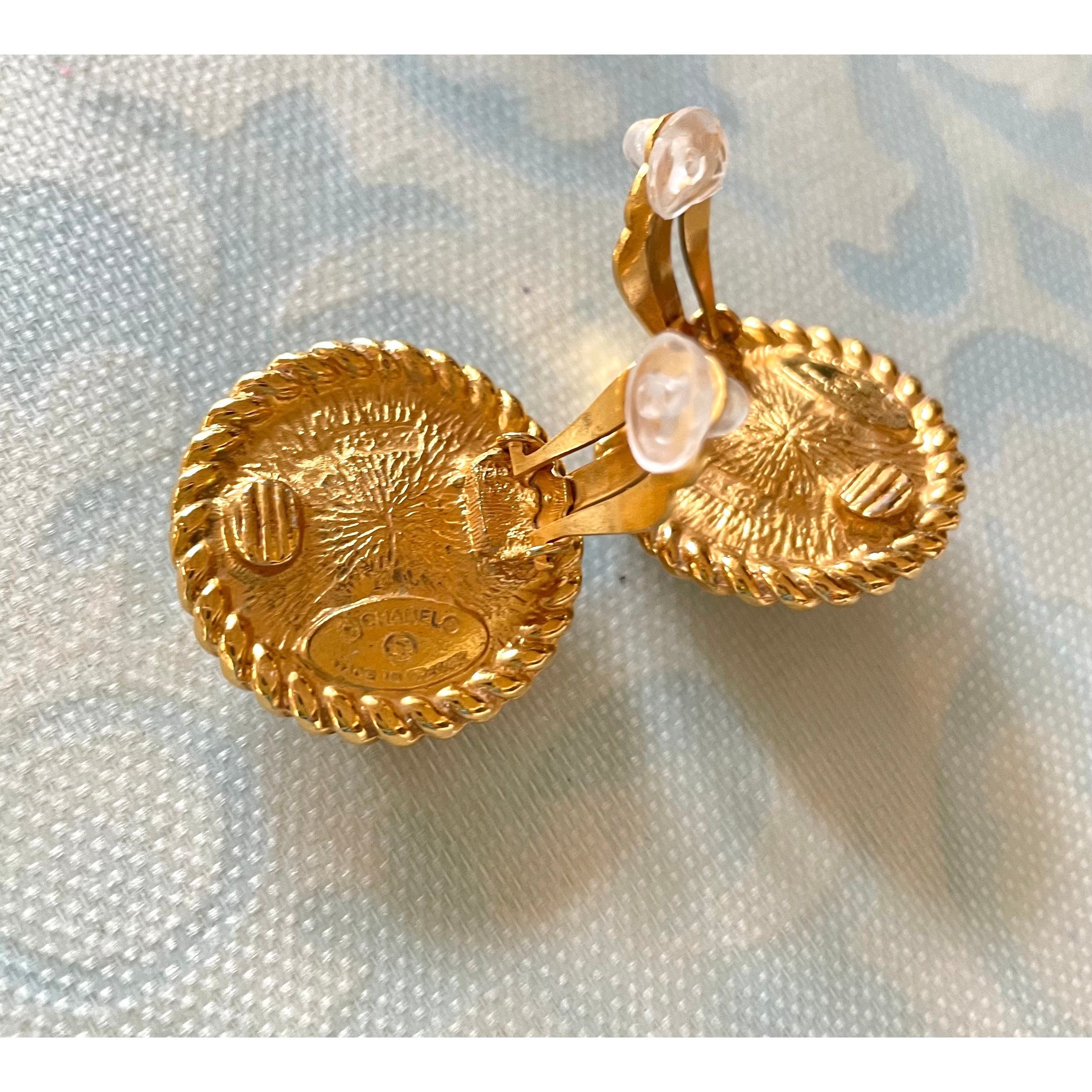 Chanel Vintage CHANEL golden earrings with pearl and CC motif. Size ONE SIZE - 6 Thumbnail