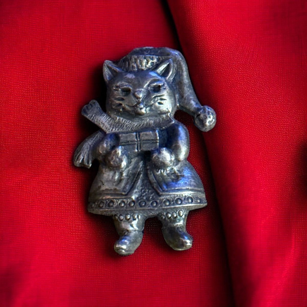 Vintage Vintage pewter Christmas cat brooch Size ONE SIZE - 1 Thumbnail