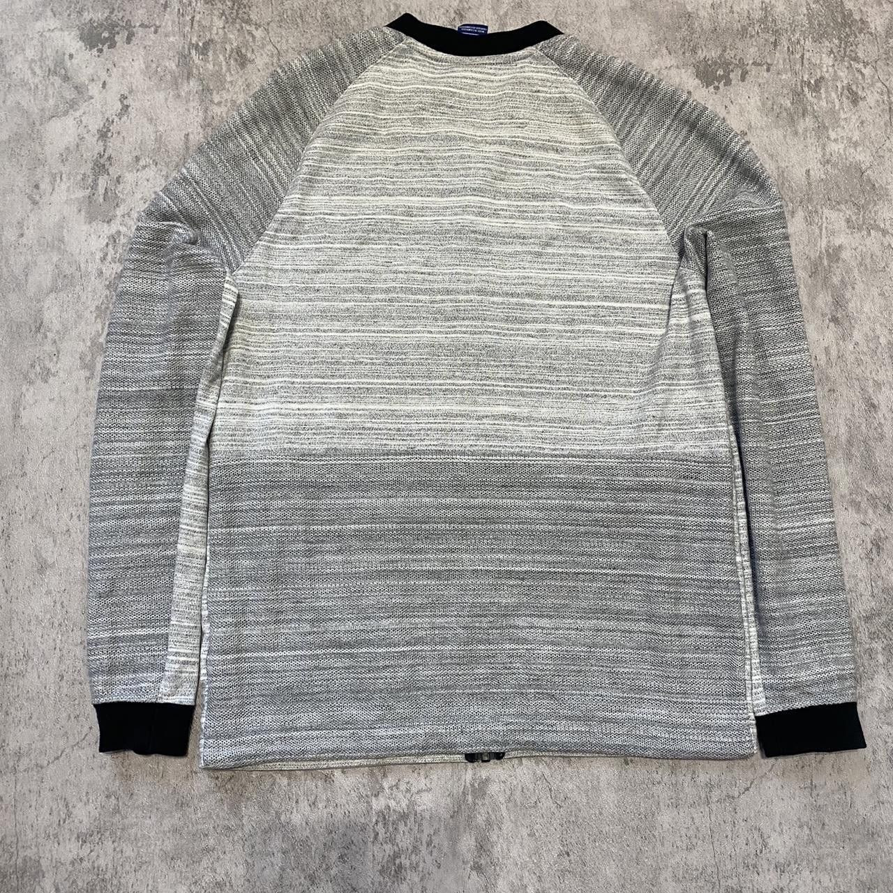 Nike Grey Nike sweatshirt with black accents Sportswear Size US M / EU 48-50 / 2 - 2 Thumbnail