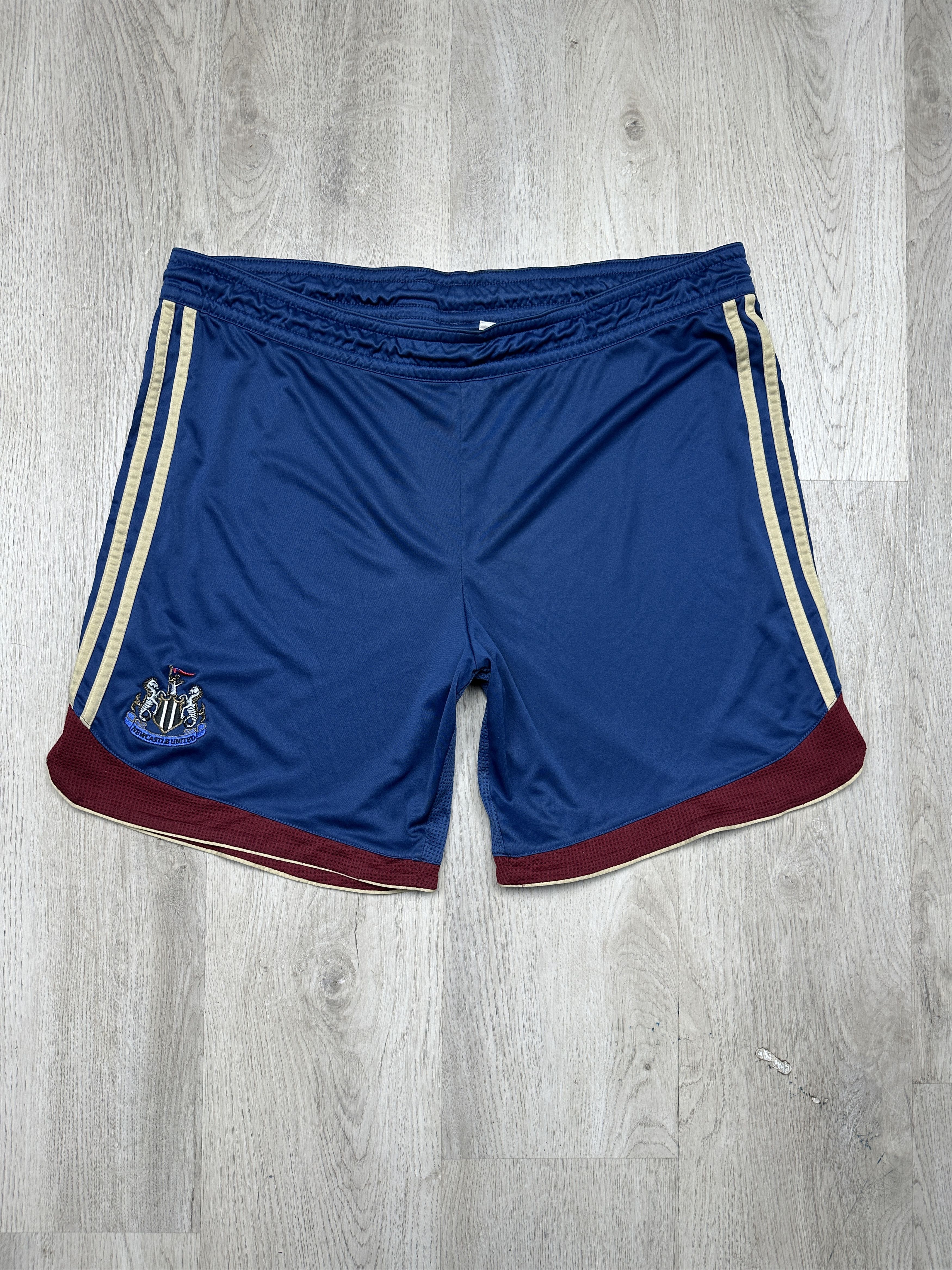 Adidas Newcastle United Adidas Vintage Mens Football Shorts Size US 36 / EU 52 - 1 Thumbnail