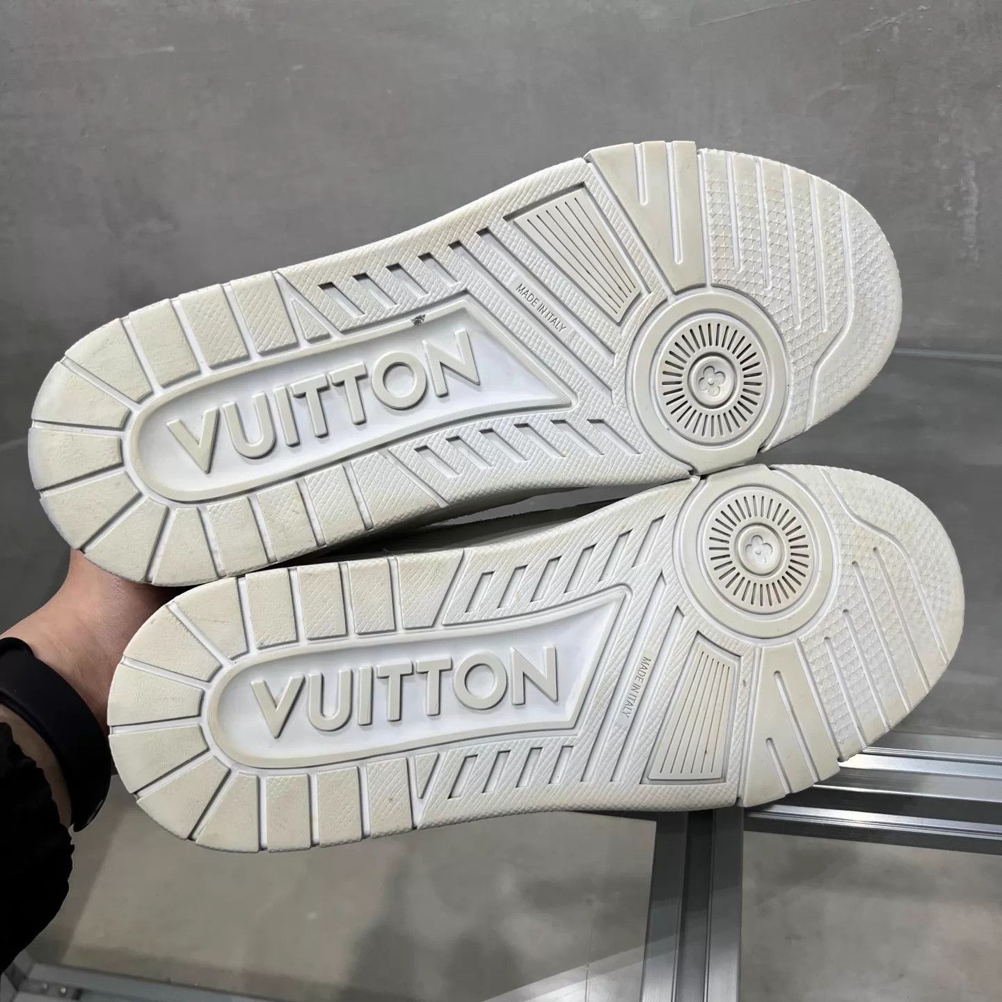 Louis Vuitton Louis Vuitton Off-White Trainer UK6.5 40.5 Size US 7.5 / EU 40-41 - 7 Thumbnail