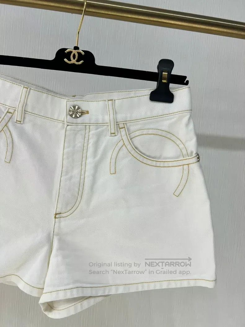 Chanel Chanel White super versatile double C coco denim shorts Size 25" / US 0 / IT 36 - 2 Thumbnail