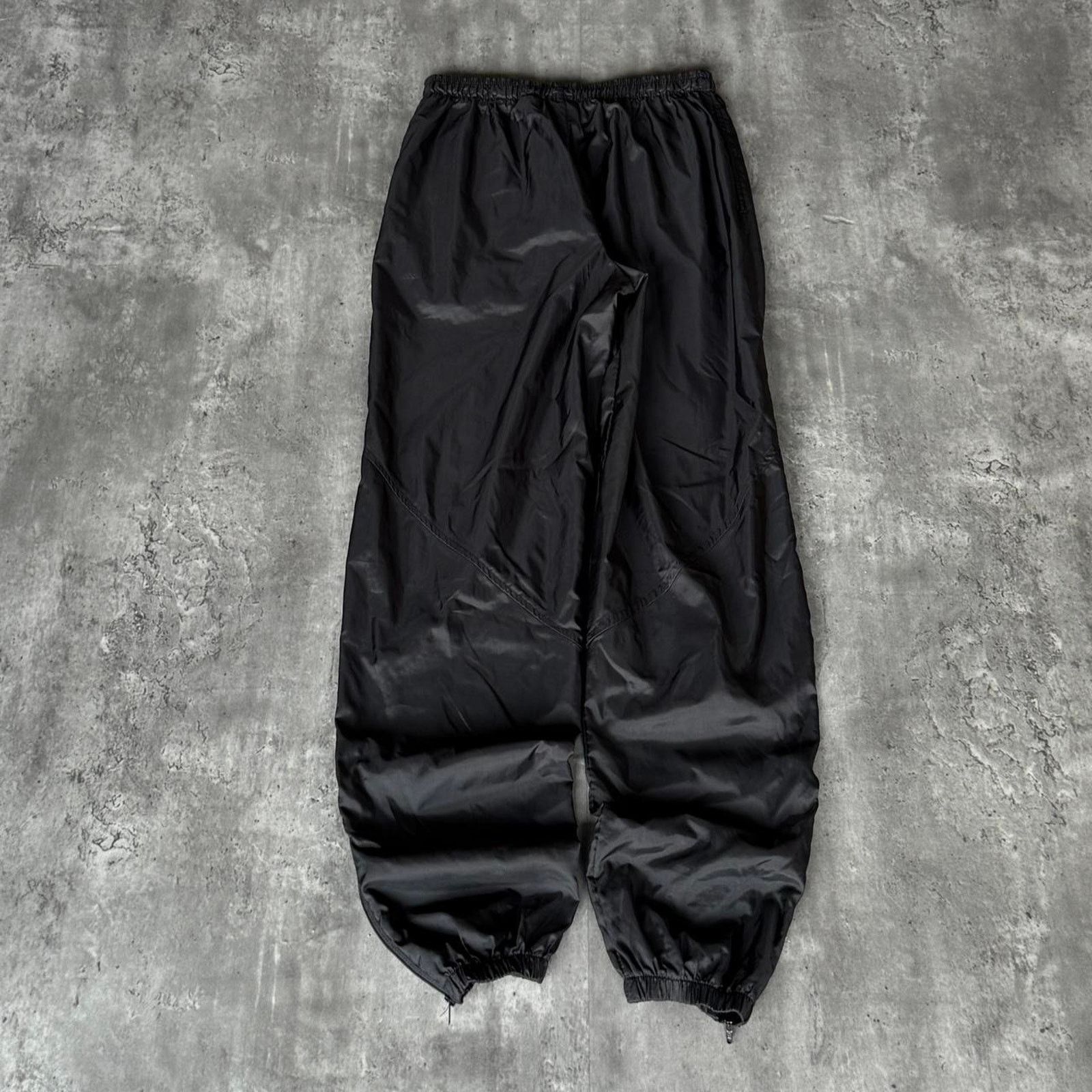 Nike × Nike ACG × Vintage Vintage 90s Nike Black Nylon Skater Streetwear Sweatpants Size US 27 - 2 Thumbnail