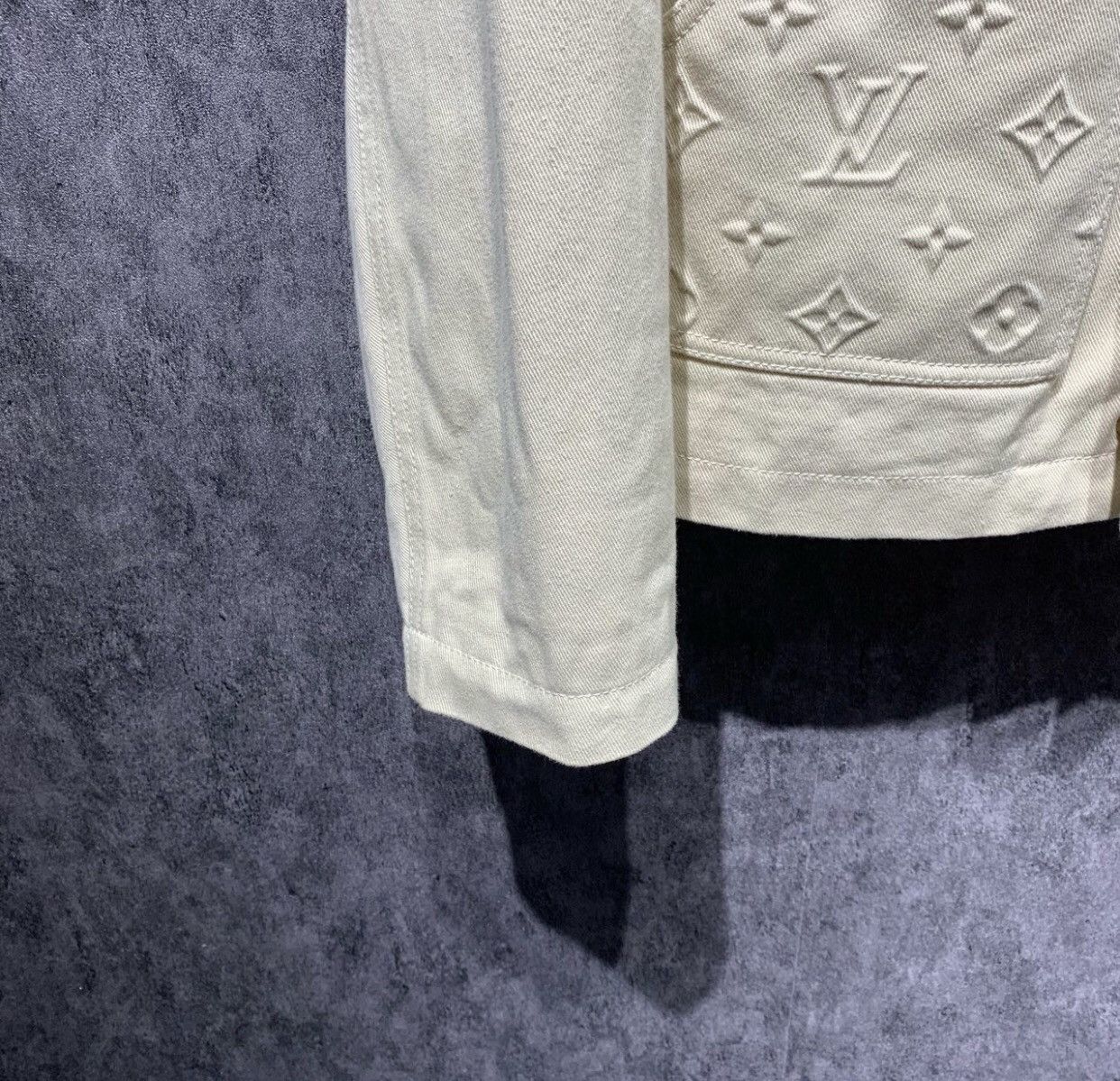 Louis Vuitton LOUIS VUITTON Embossed full print jacket2412-Nextarrow Size US M / EU 48-50 / 2 - 5 Thumbnail