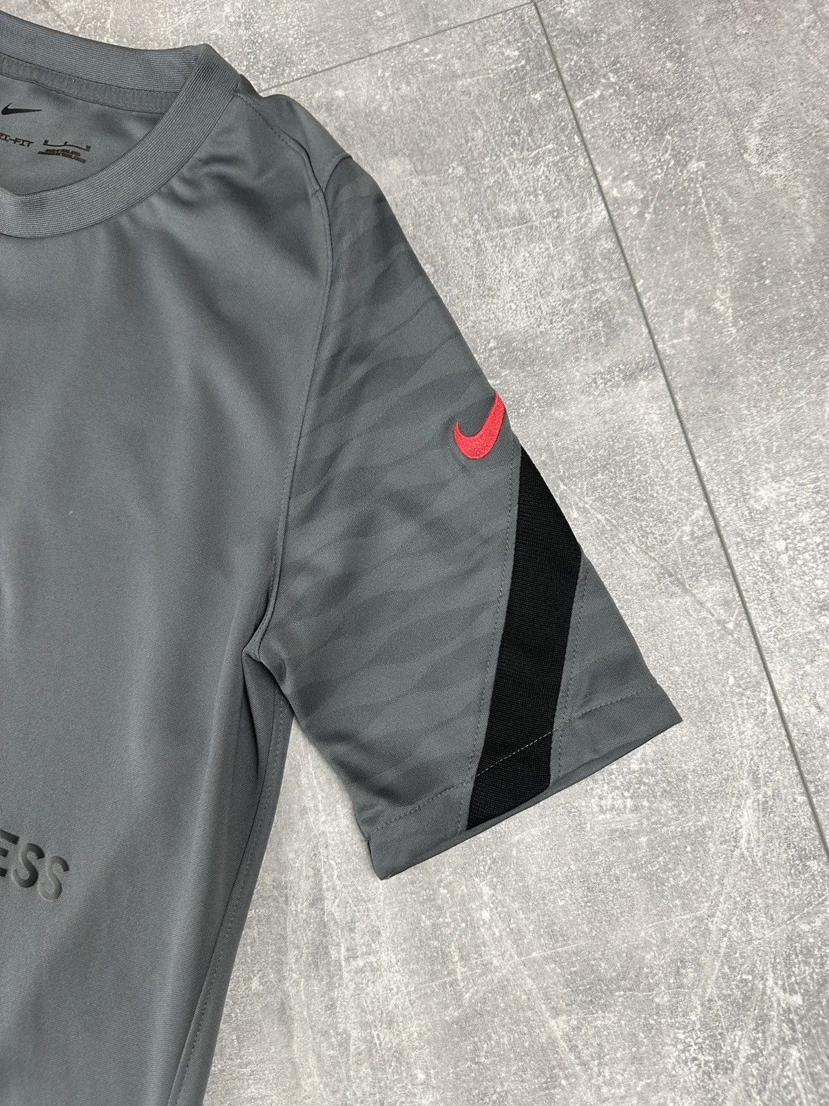 Nike Nike PSG Paris Saint Germain 2021/22 Training Soccer Jersey Size US M / EU 48-50 / 2 - 5 Thumbnail