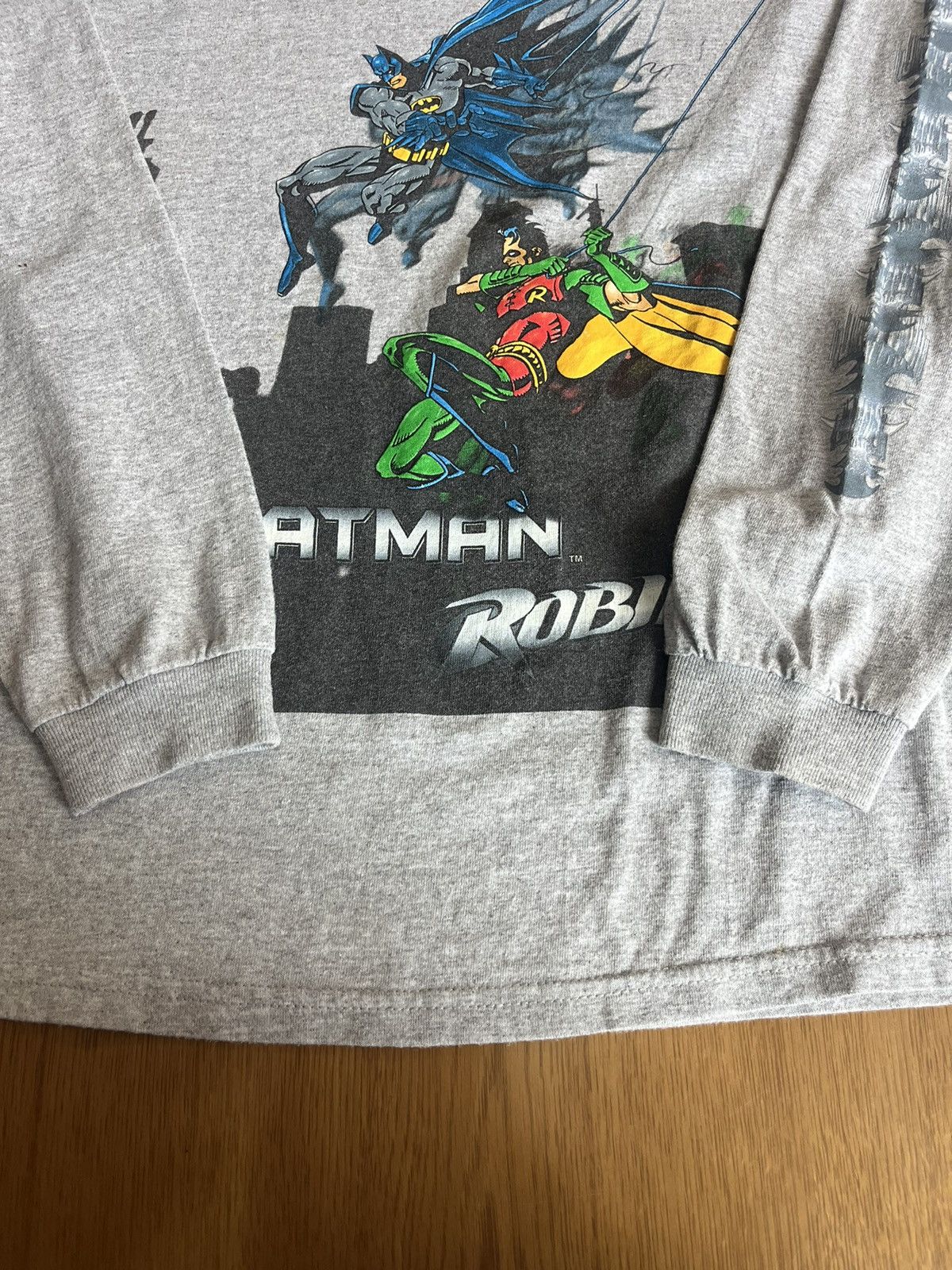 DC Comics Vintage BATMAN & ROBIN 2002’s ( XL Kid Size ) Tshirt Size US M / EU 48-50 / 2 - 9 Thumbnail
