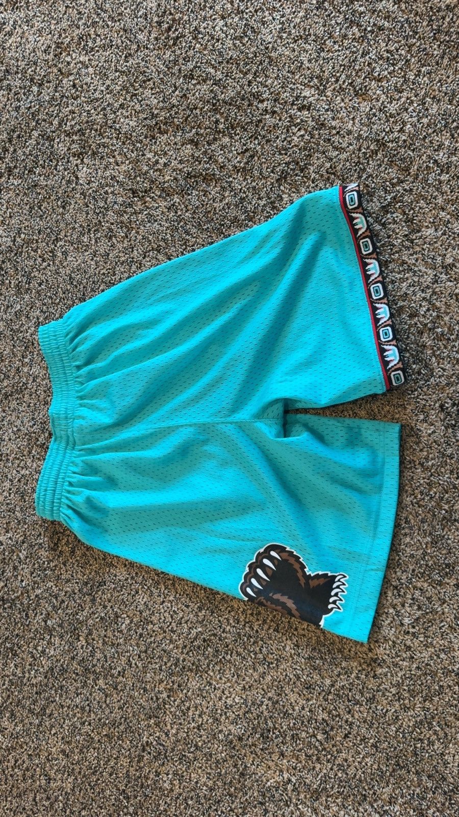 Mitchell & Ness Grizzlies Shorts Size US 32 / EU 48 - 5 Thumbnail