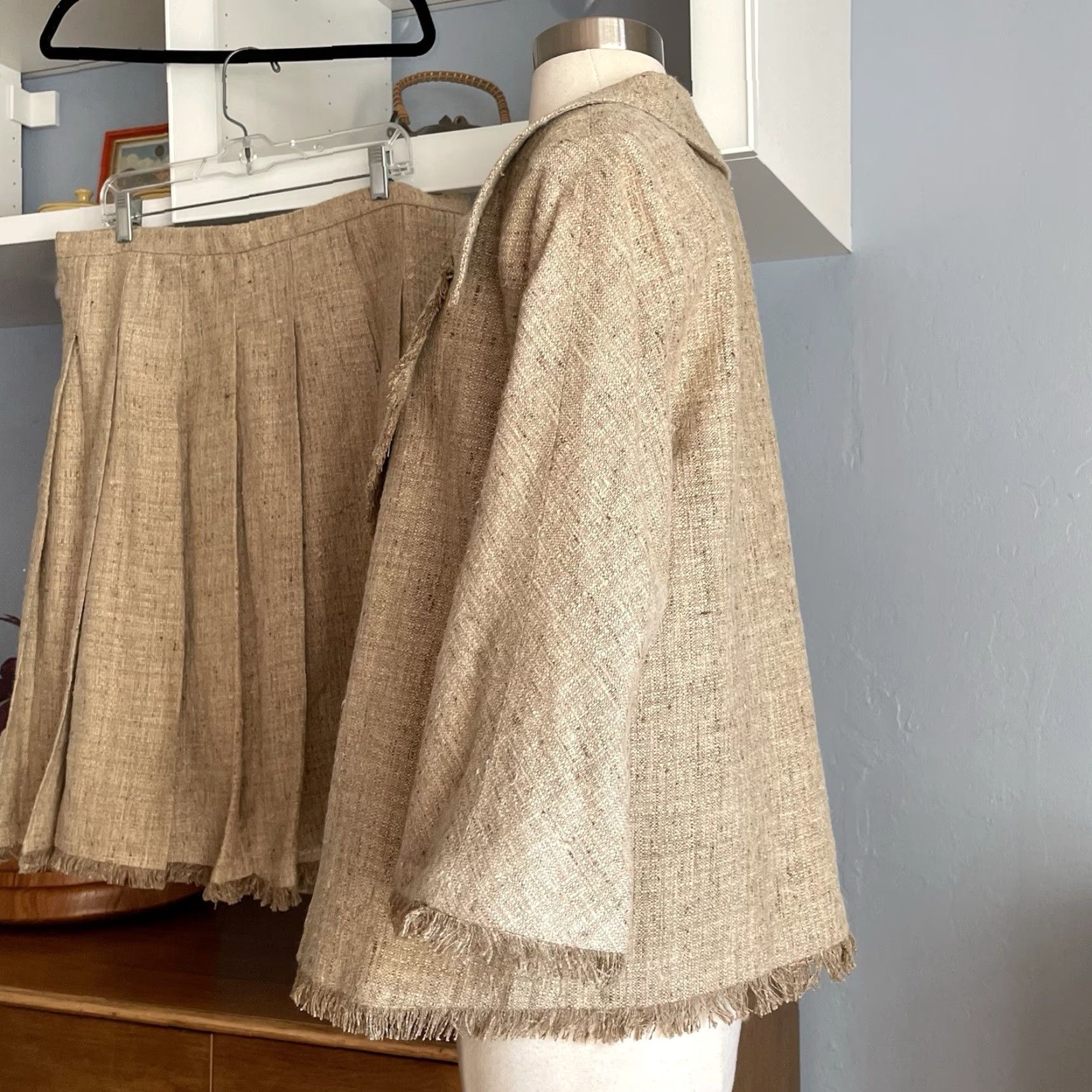 Vintage AZADEH San Francisco Tweed Jacket & Pleated Skirt Suit 2 pc Fringe Size XL 12 Women's Wool Blend Beige Tw​eed Skirt Suit Women Mens Size 40" / US 18 - 4 Thumbnail