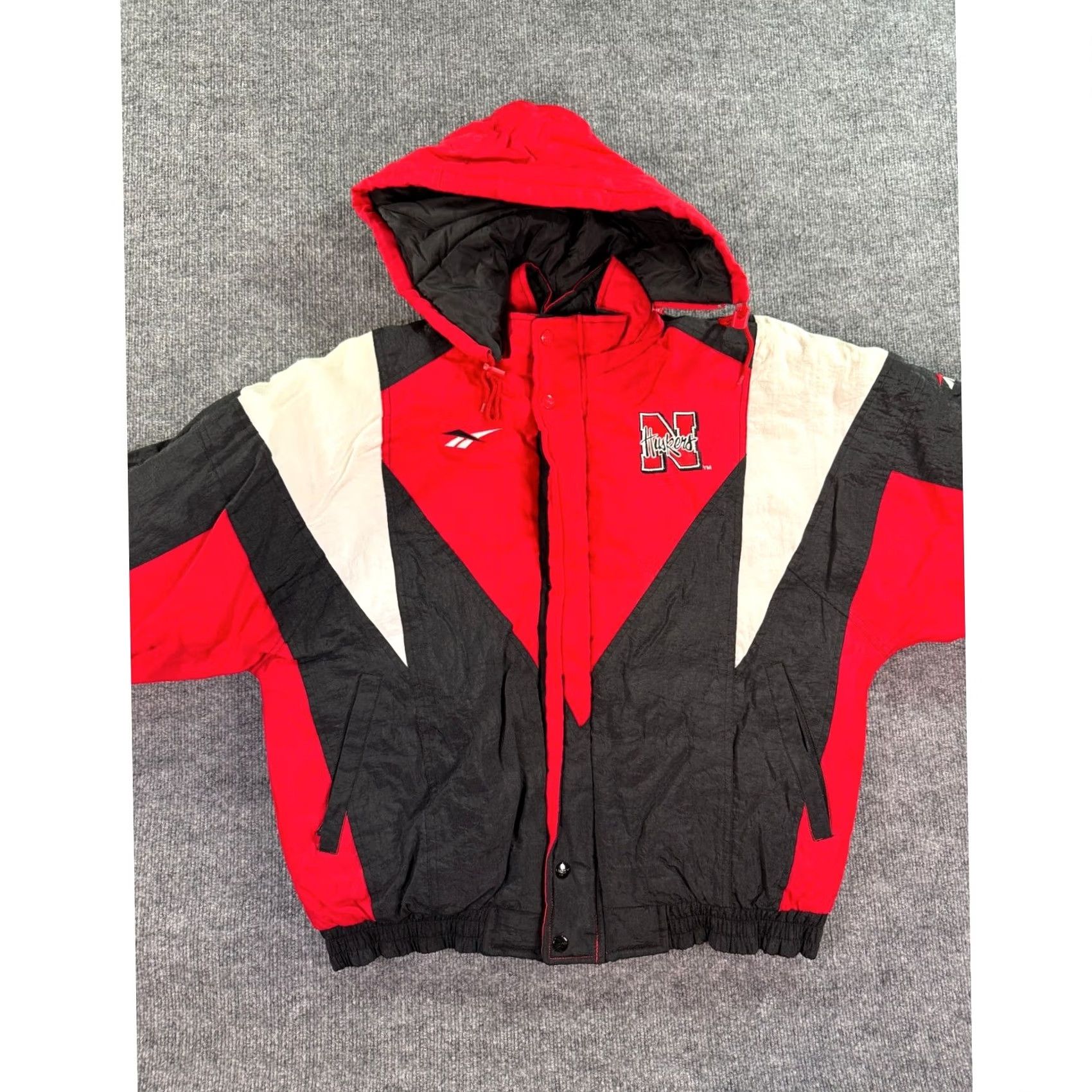 Reebok VINTAGE Reebok Nebraska Huskers Jacket Mens M Red Black Puffer Hooded NCAA Size US M / EU 48-50 / 2 - 5 Thumbnail