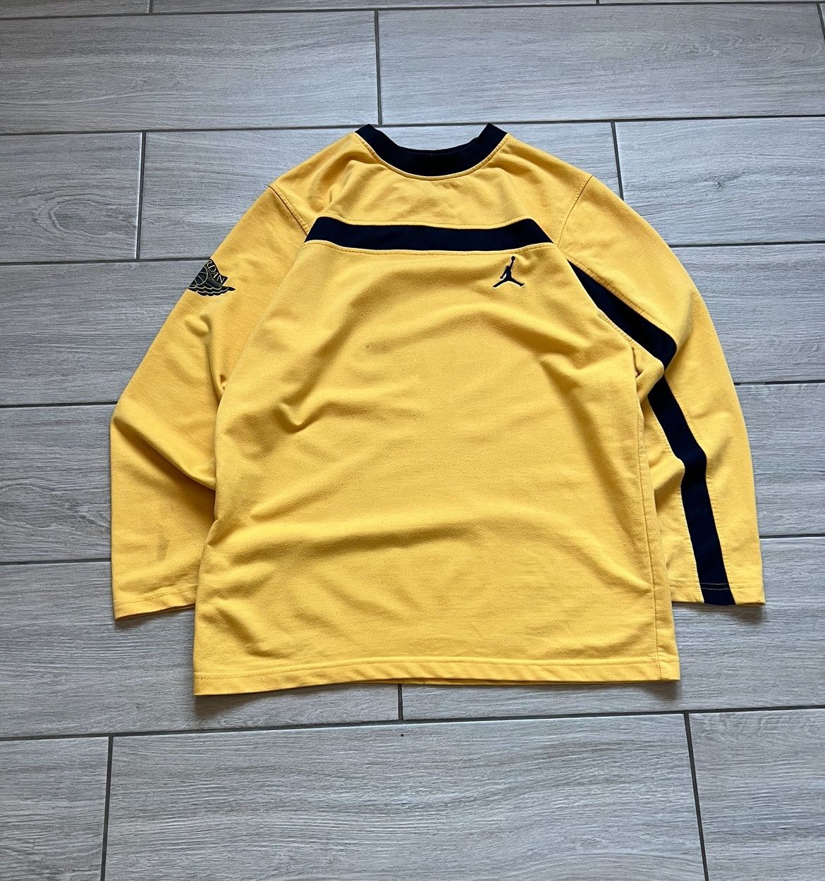 Jordan Brand Vintage Nike Air Jordan Longsleeve Mini Logo Y2K Size US L / EU 52-54 / 3 - 2 Thumbnail