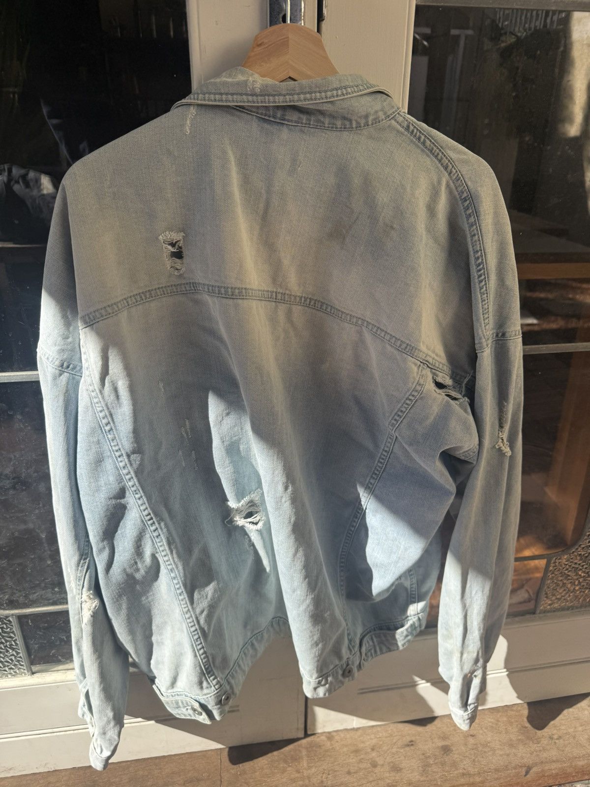 Represent Clo. Lightly distressed denim jacket Size US L / EU 52-54 / 3 - 3 Thumbnail