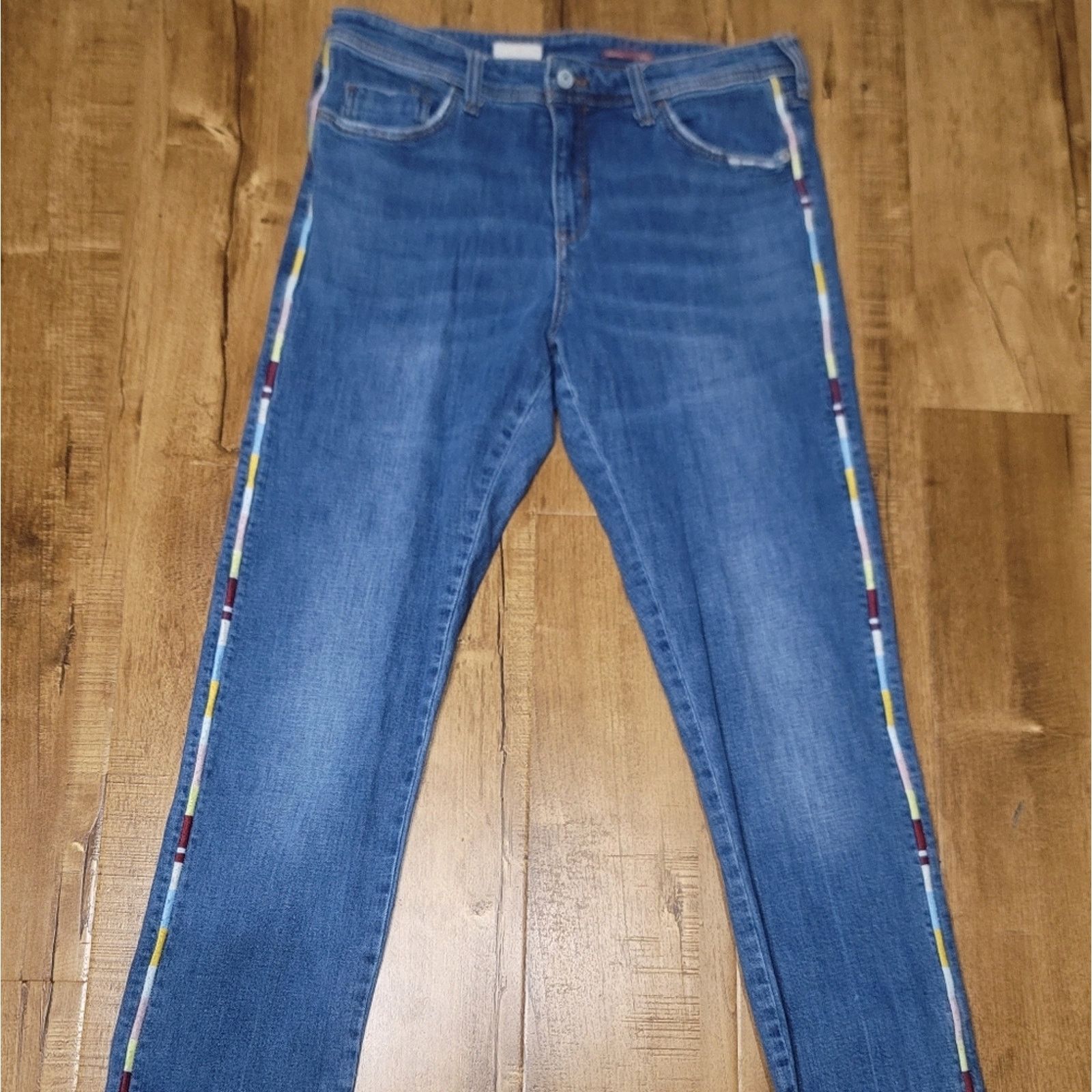 The Unbranded Brand Anthropologie Pilcro Embroidered Slim Boyfriend Crop Jeans Size 32" / US 10 / IT 46 - 1 Thumbnail