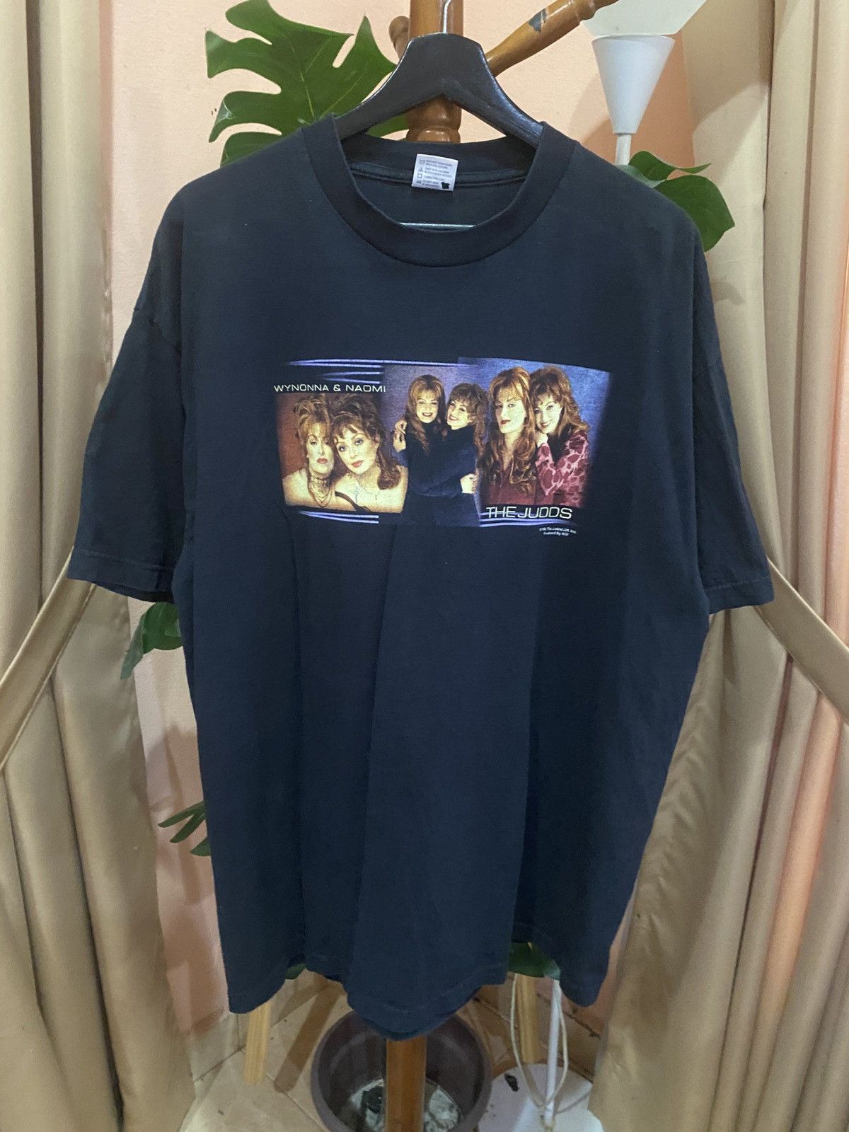 Band Tees 1999 The Judds Wynonna & Naomi Country Music Graphic Tee Size US XL / EU 56 / 4 - 1 Thumbnail